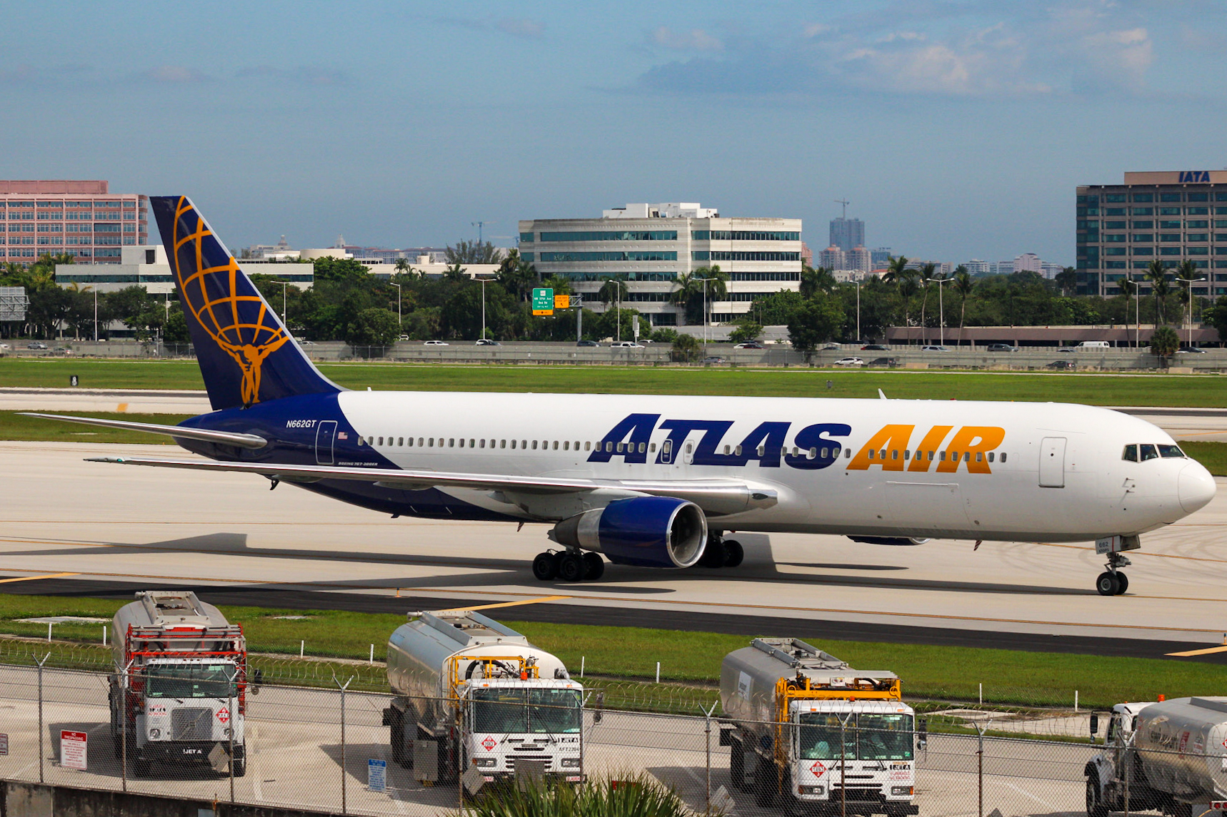 Full size: Atlas Air Boeing 767-300ER N662GT at Miami International Airport