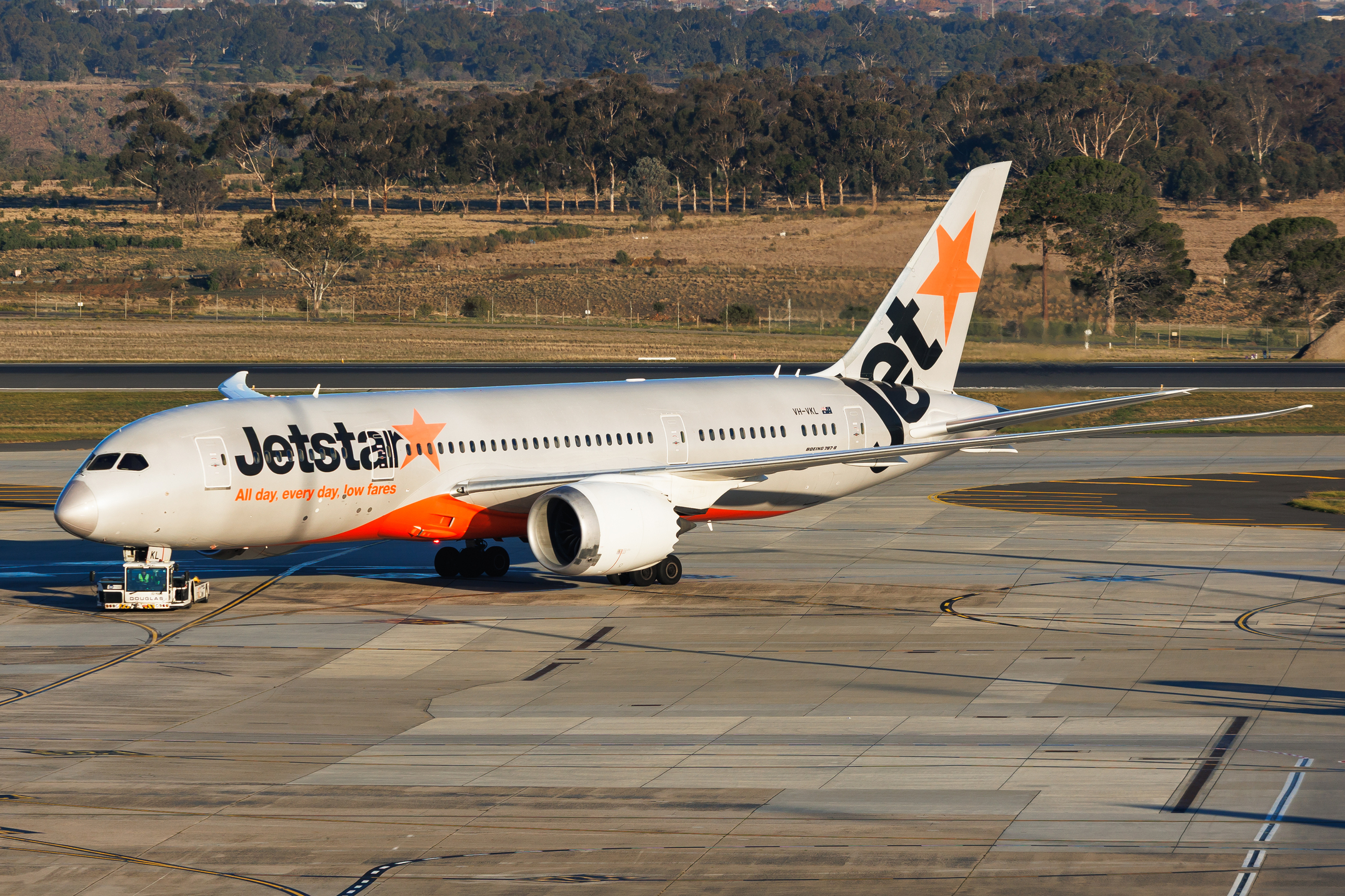 Full size: Jetstar Airways Boeing 787-8 VH-VKL at Melbourne Airport