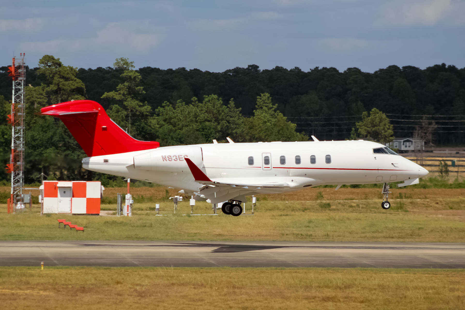 Full size: Private Bombardier Challenger 350  N93EC at Conroe Lone Star Executive Airport