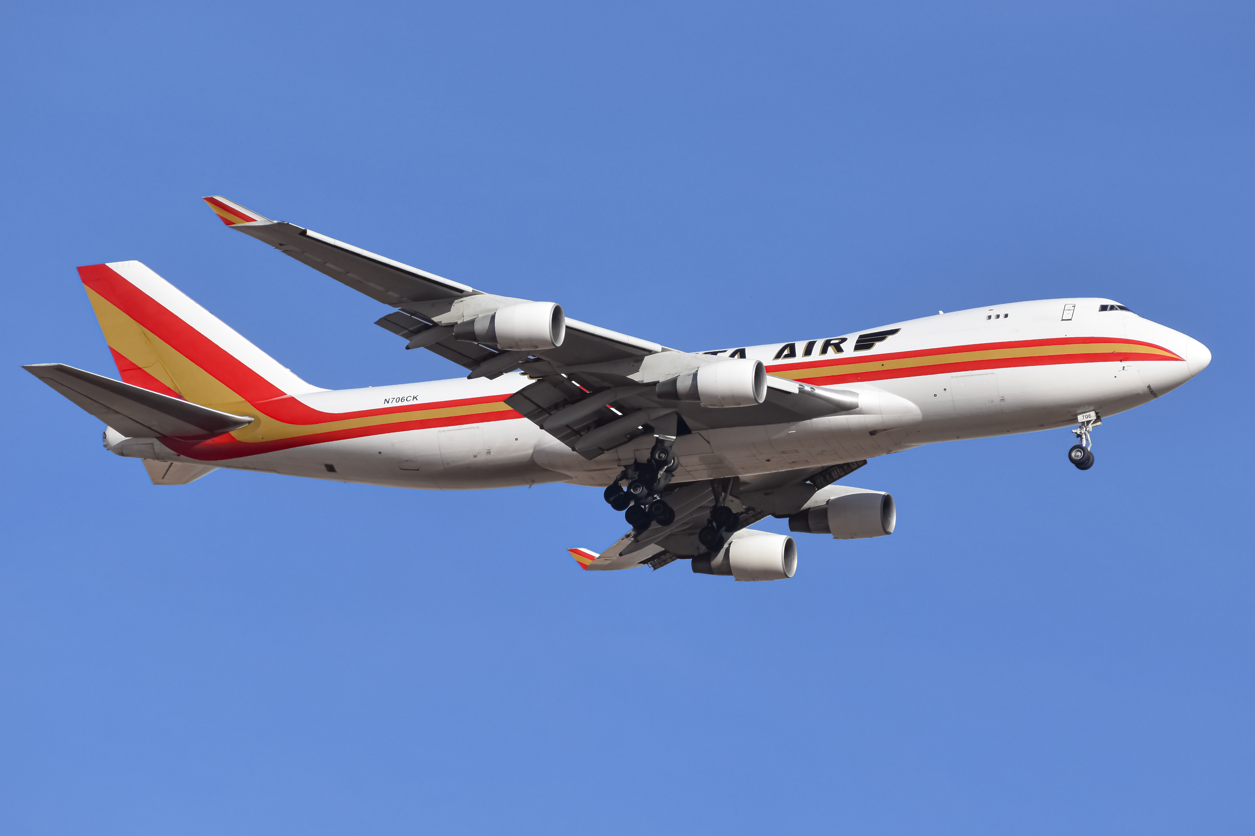 Full size: Kalitta Air  Boeing 747-400F N706CK at Denver International Airport