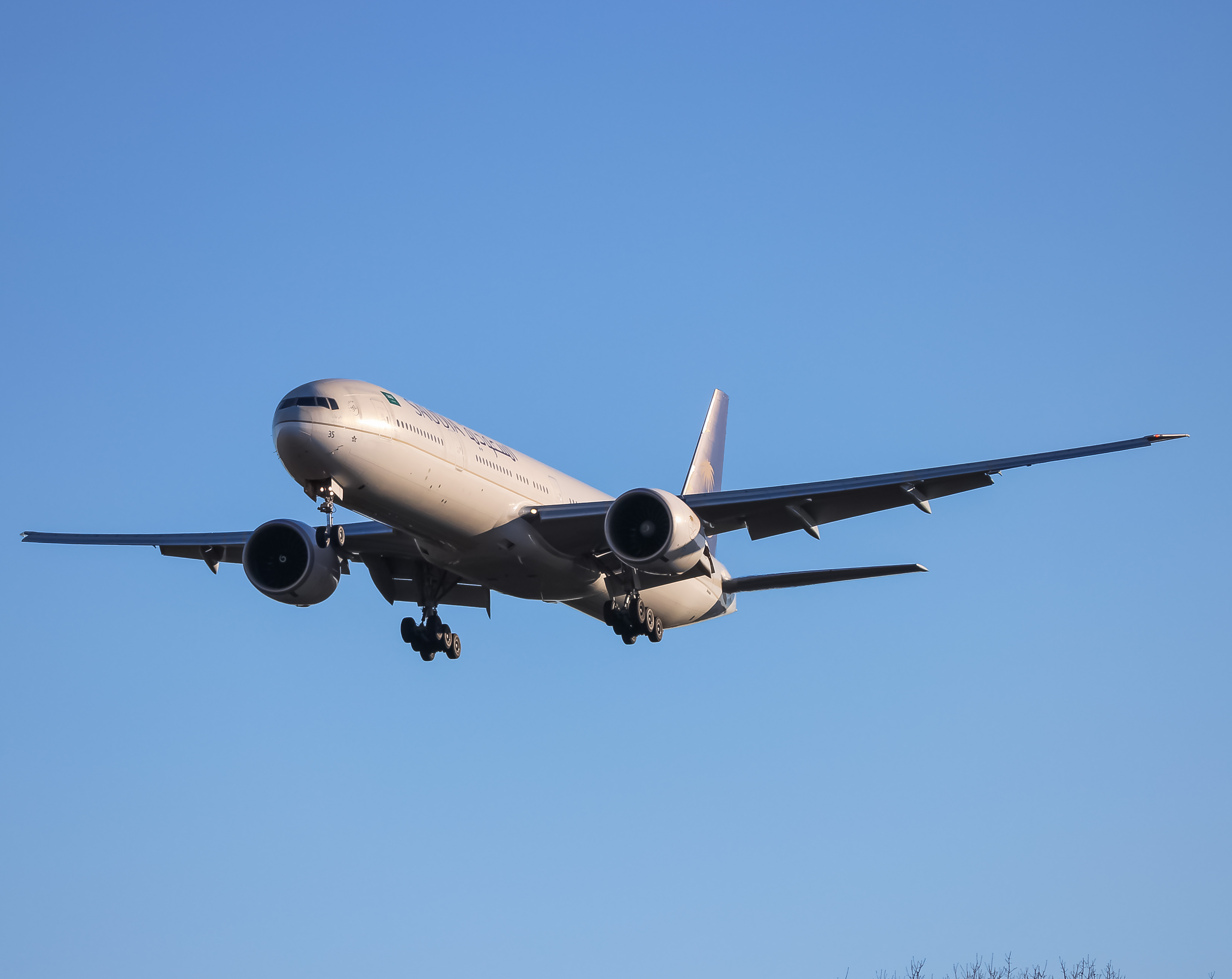 Full size: Saudia Boeing 777-300ER HZ-AK35 at Washington Dulles International Airport