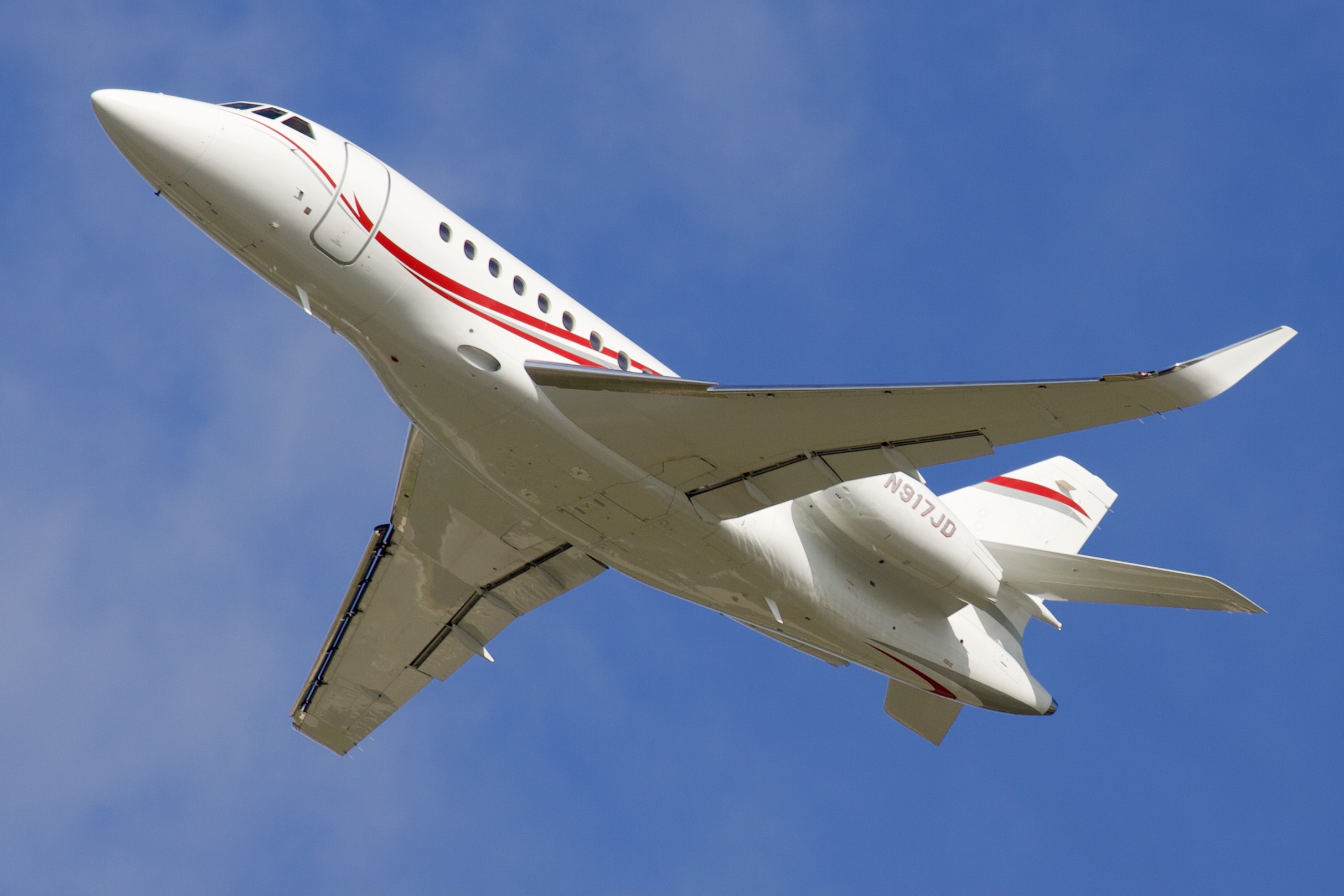 Full size: PRIVATE Dassault Falcon 2000EX N917JD at Houston-George Bush Intercontinental Airport