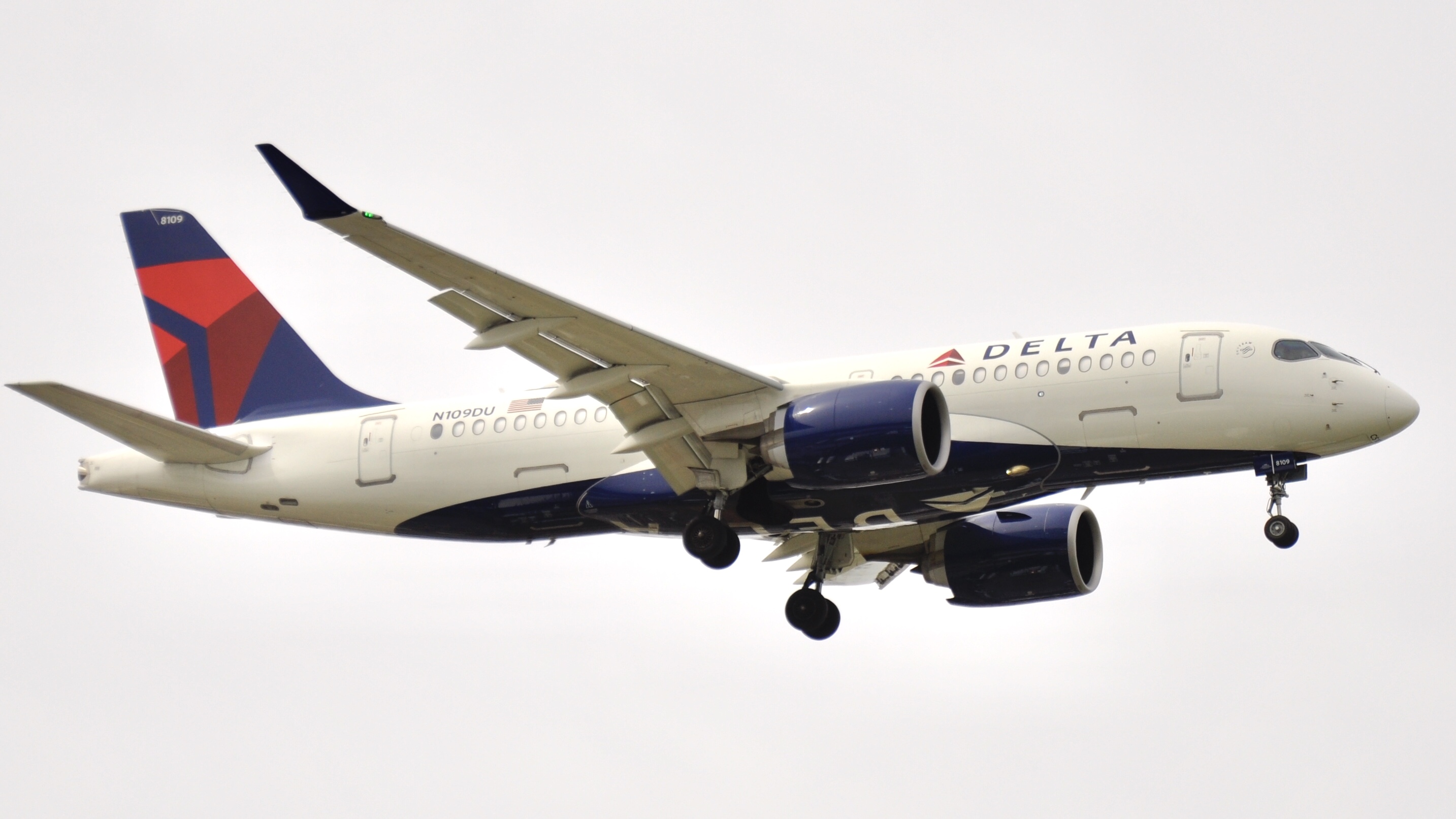 Full size: Delta Airlines Airbus A220-100 N109DU at Chicago O'Hare International Airport