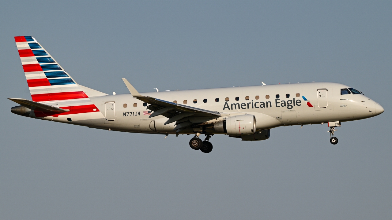 Full size: American Airlines Embraer E170 N771JV at Dallas-Fort Worth International Airport