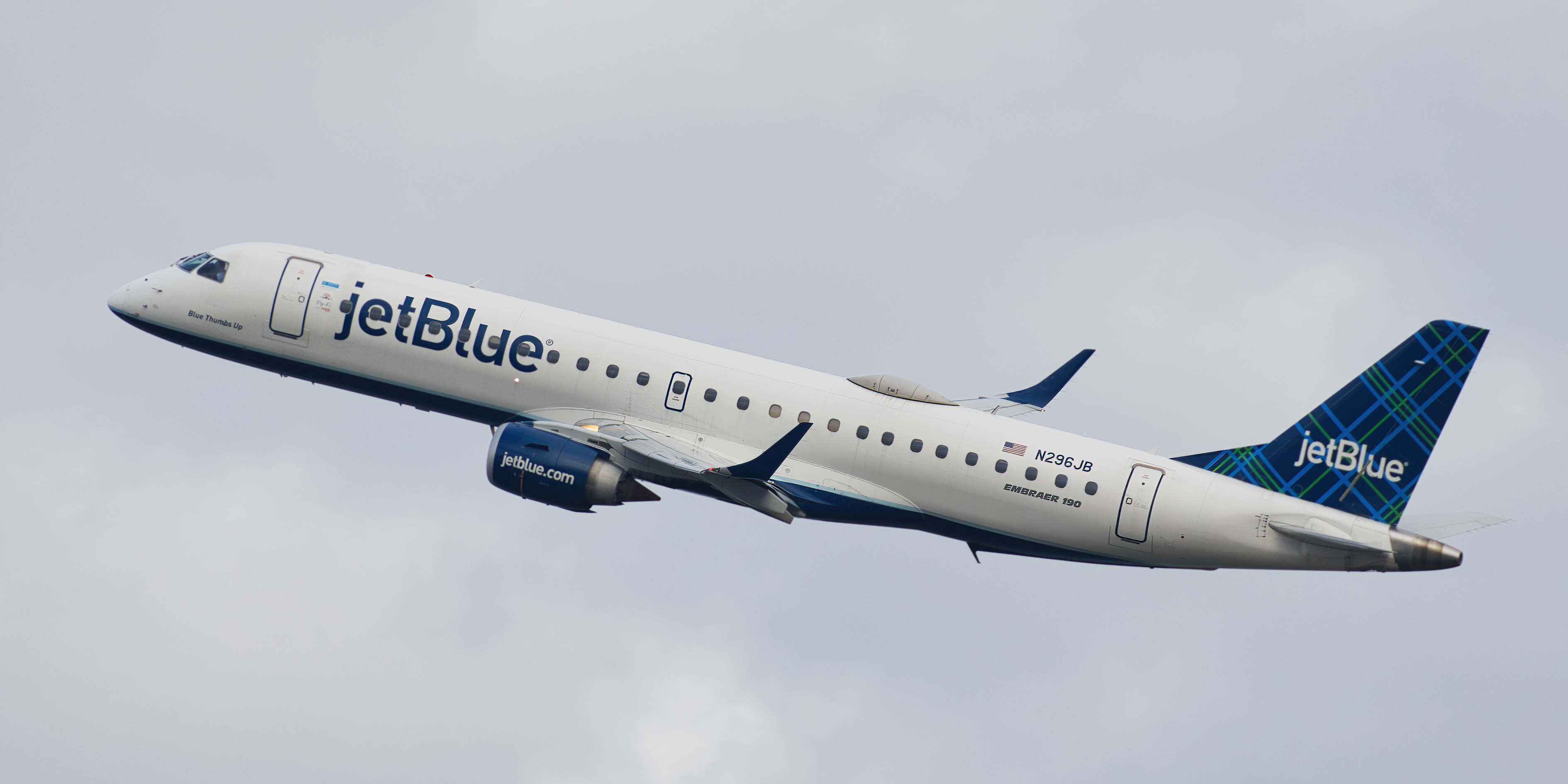 Full size: JetBlue Airways Embraer E190 N296JB at Ronald Reagan National Airport