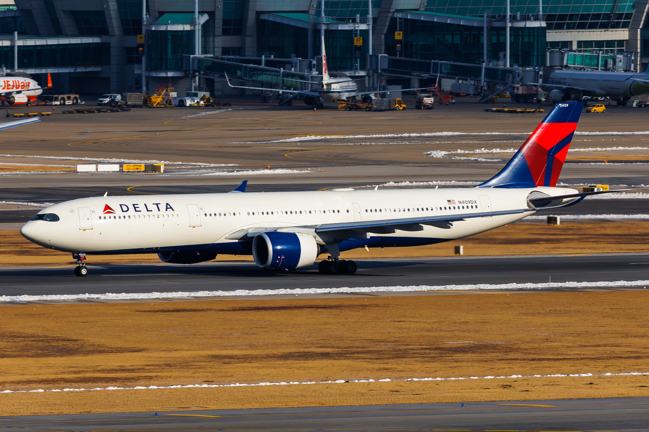 Full size: Delta Airlines Airbus A330-900 N409DX at Seoul-Incheon International Airport