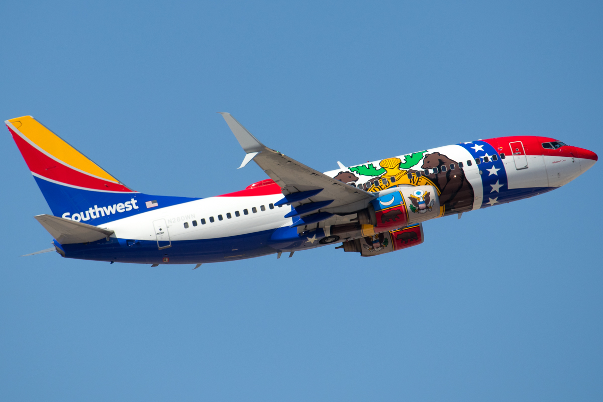 Full size: Southwest Airlines Boeing 737-700 N280WN at Phoenix Sky Harbor International Airport