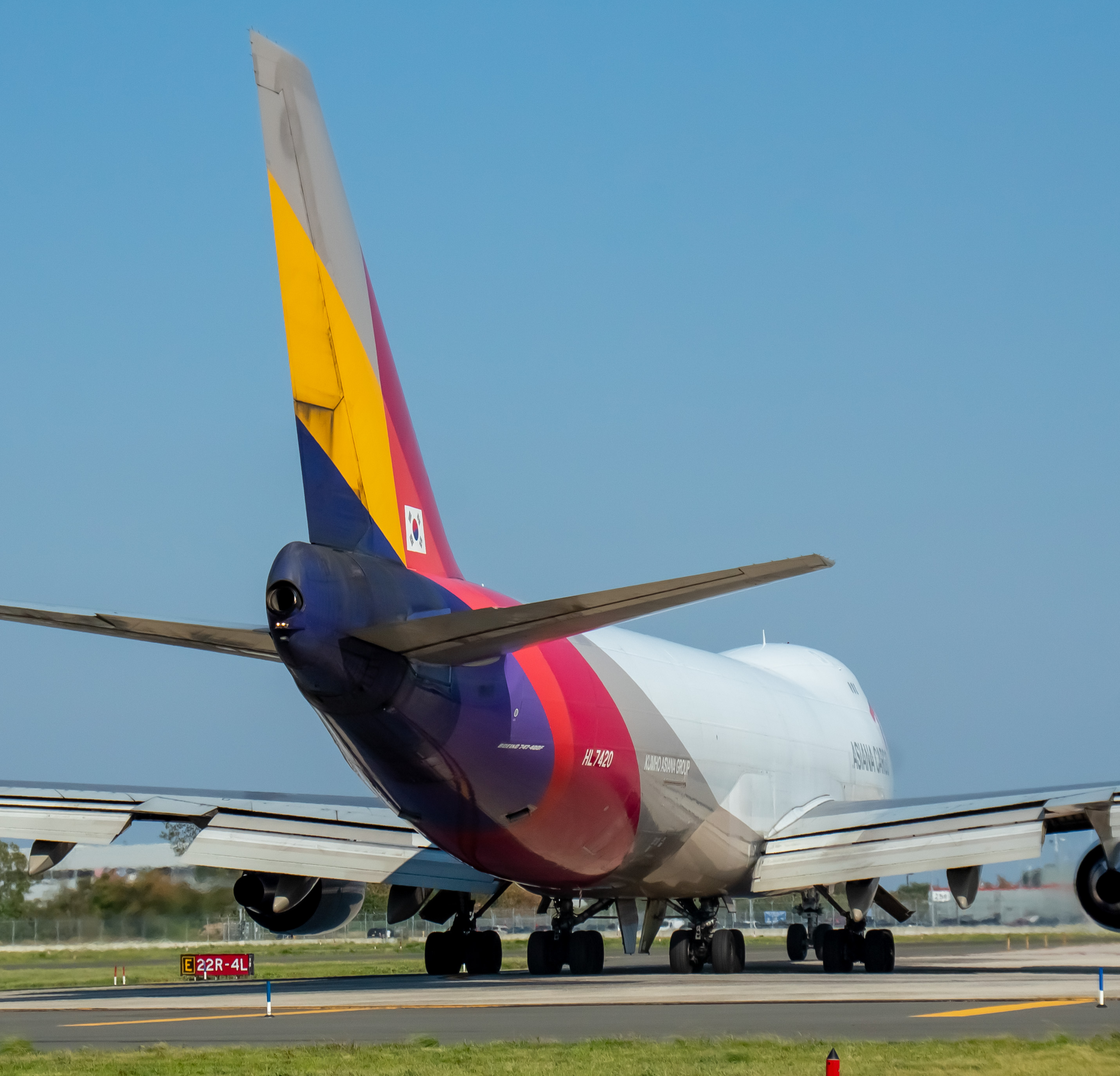 Full size: Asiana Cargo Boeing 747-400F HL7420 at John F. Kennedy International Airport
