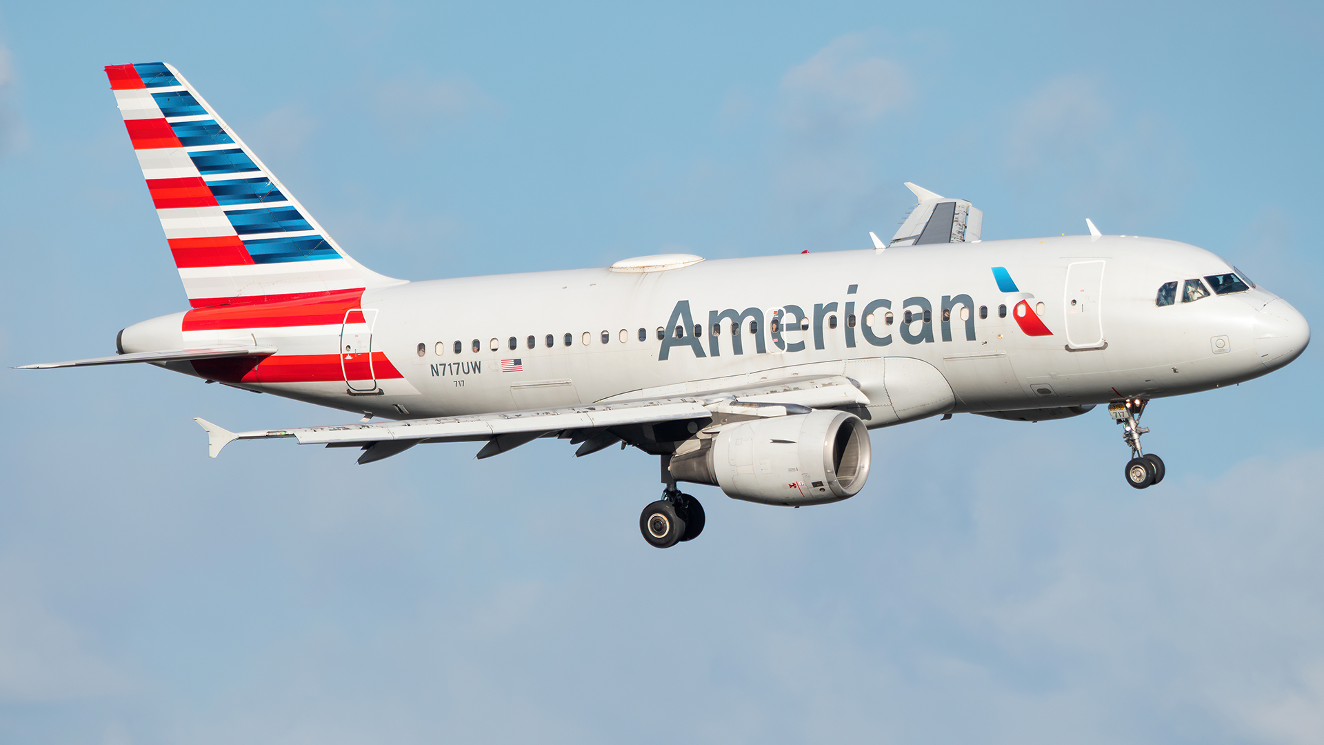Full size: American Airlines Airbus A319 N717UW at Ronald Reagan National Airport