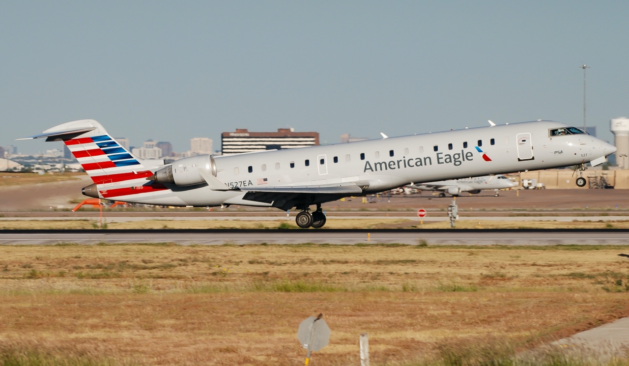 Full size: American Airlines Mitsubishi CRJ-700 N527EA at Dallas-Fort Worth International Airport