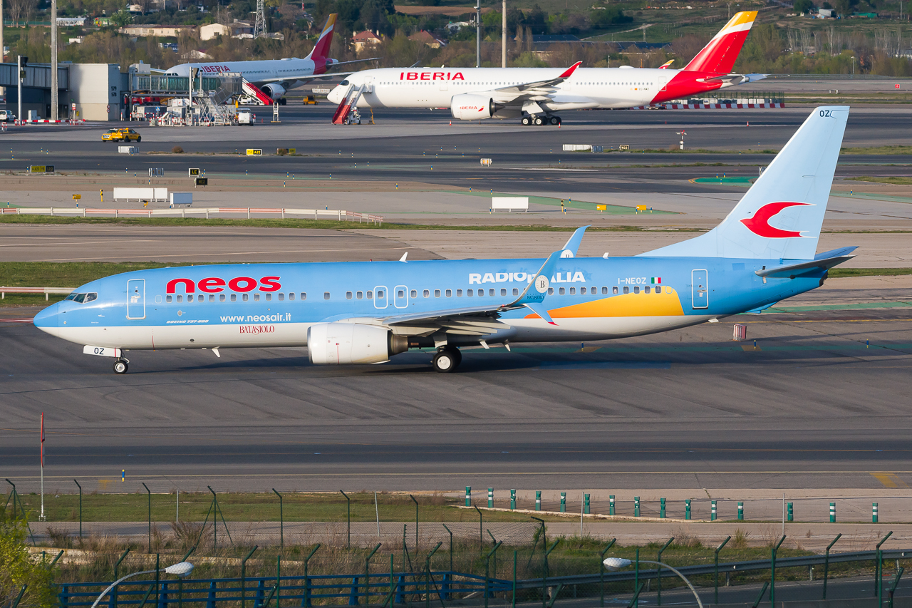 Full size: Neos Boeing 737-800 I-NEOZ at Madrid Barajas Airport