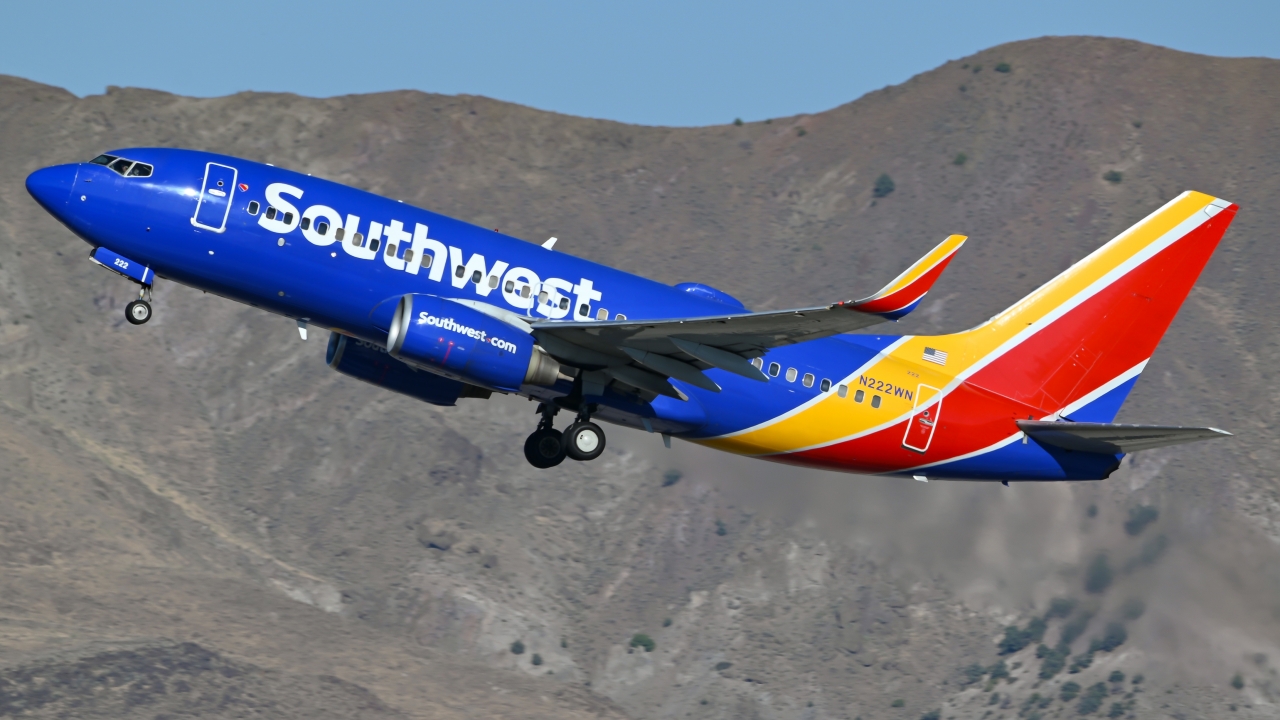 Full size: Southwest Airlines Boeing 737-700 N222WN at Reno/Tahoe International Airport