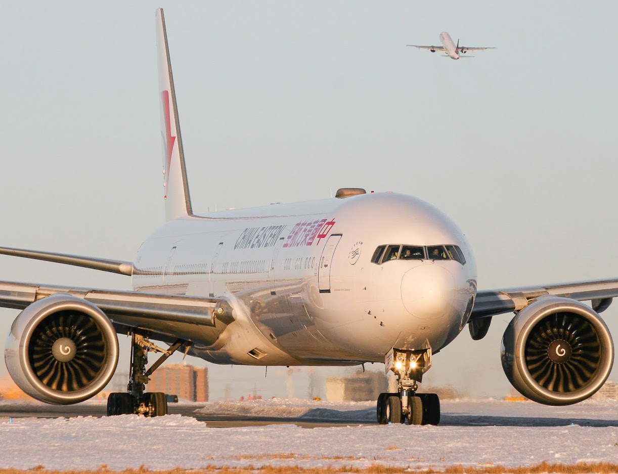 Full size: China Eastern Airlines Boeing 777-300ER B-7369 at Lester B Pearson International Airport