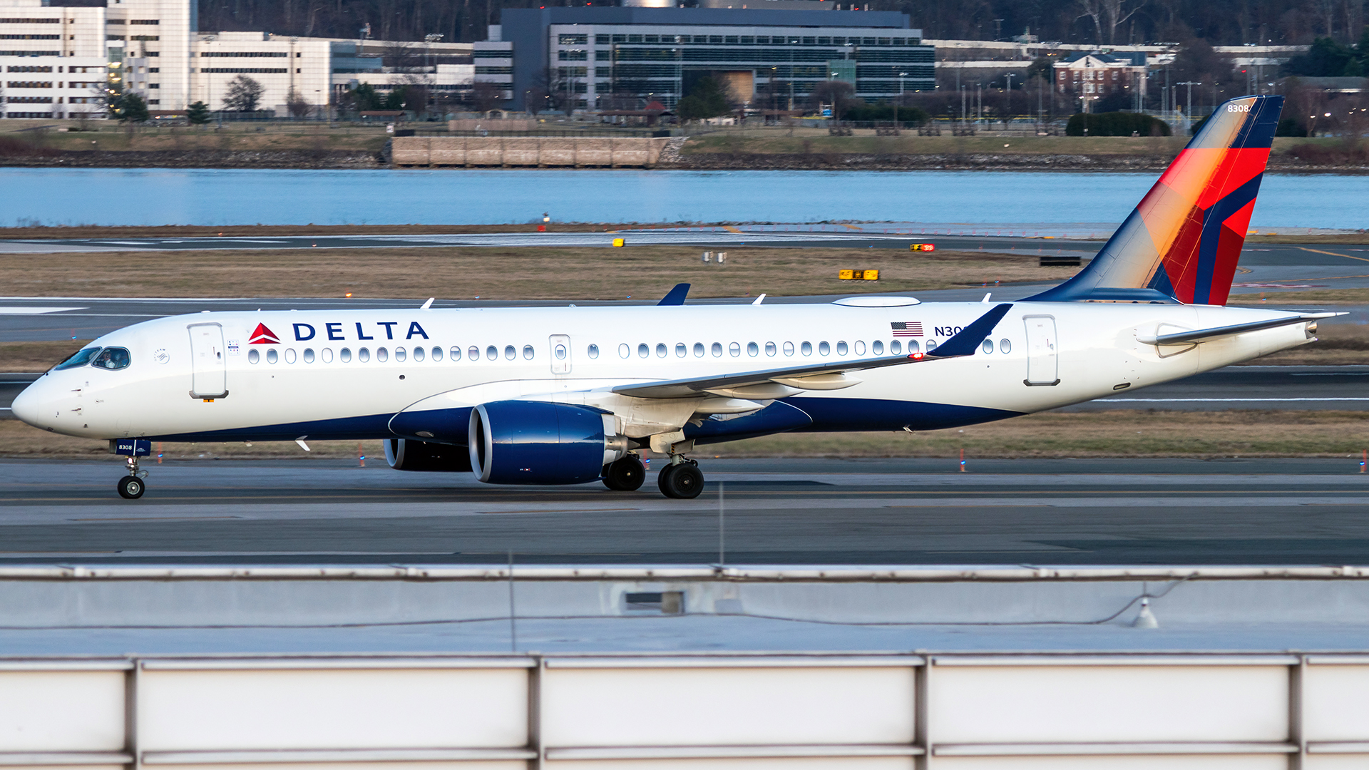 Full size: Delta Airlines Airbus A220-300 N308DU at Ronald Reagan National Airport