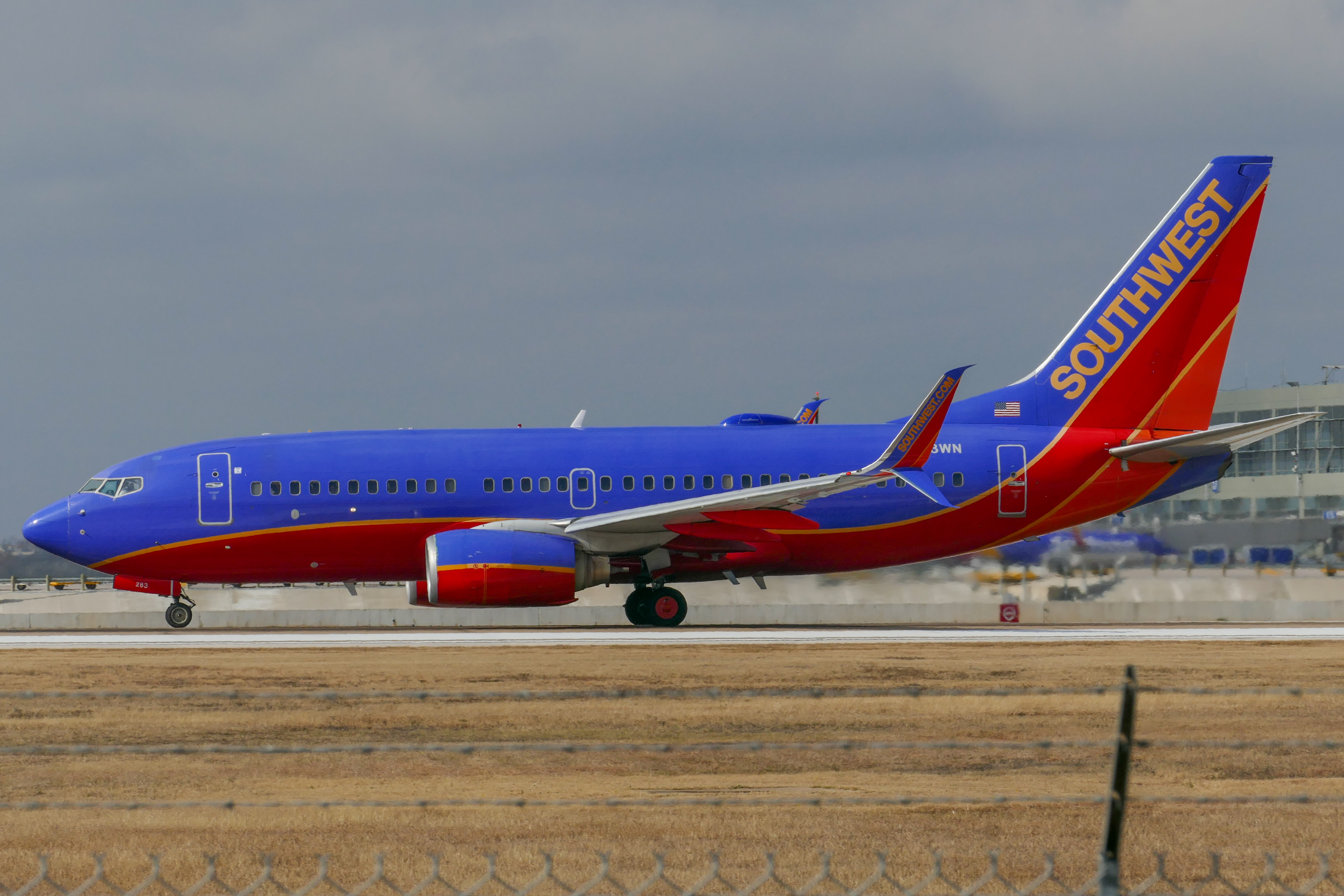 Full size: Southwest Airlines Boeing 737-700 N283WN at Austin-Bergstrom International Airport