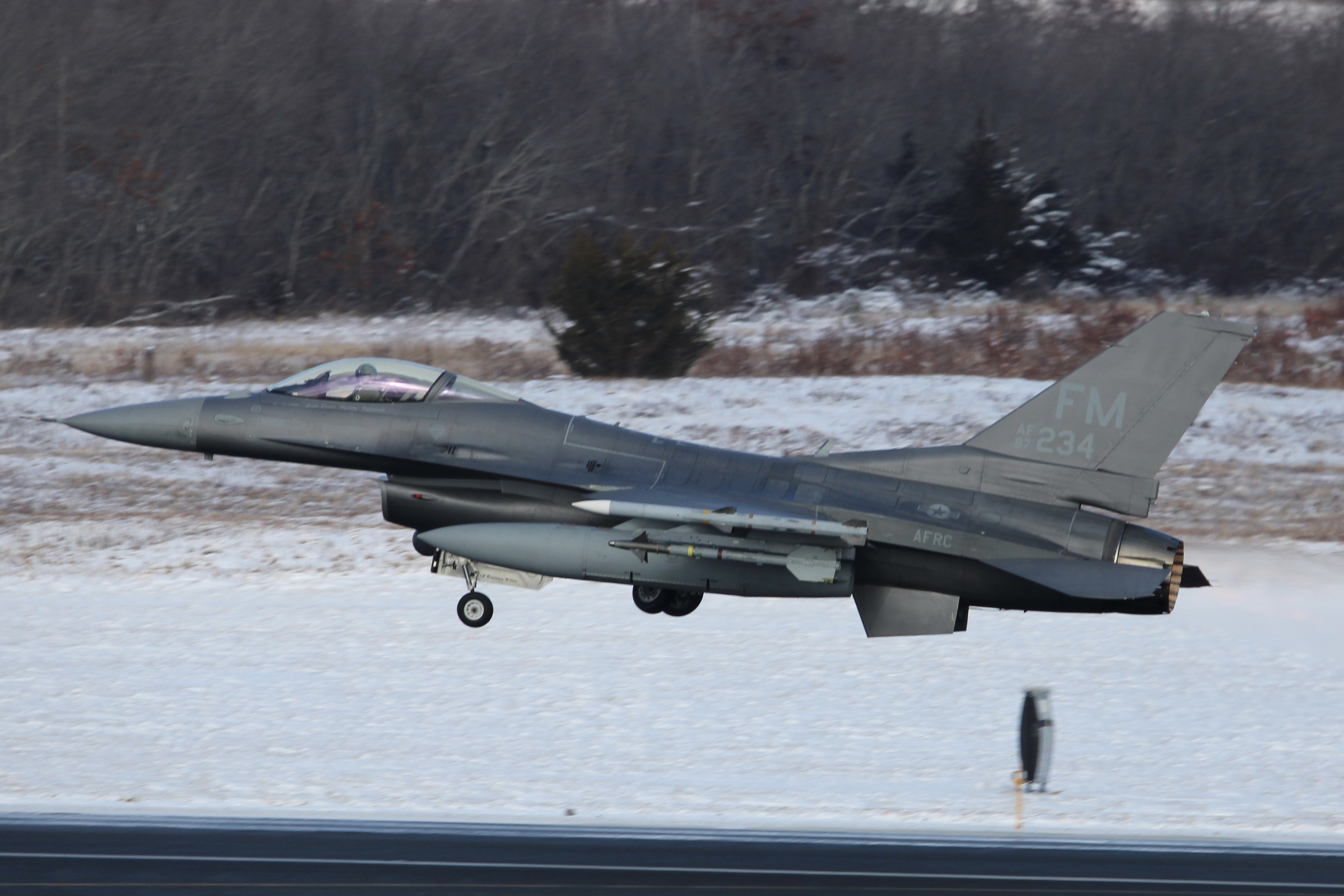 Full size: USAF - United States Air Force General Dynamics F-16 Fighting Falcon 87-0234 at Atlantic City International Airport