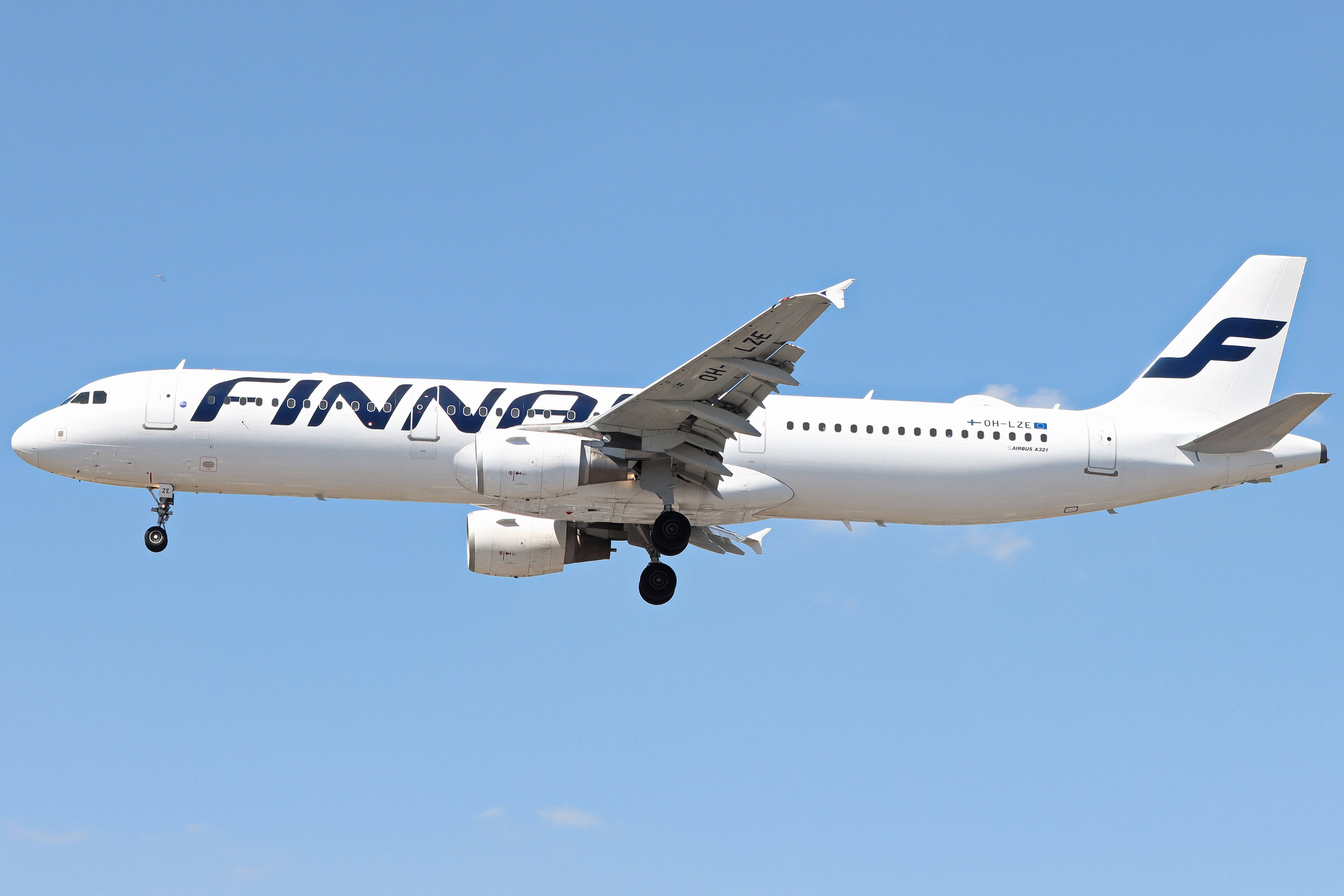 Full size: Finnair Airbus A321-200 OH-LZE at London Heathrow International Airport