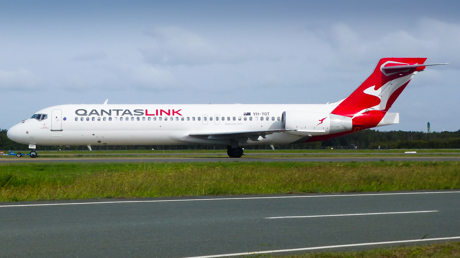 Full size: QantasLink Boeing 717-200 VH-YQT at Brisbane Airport