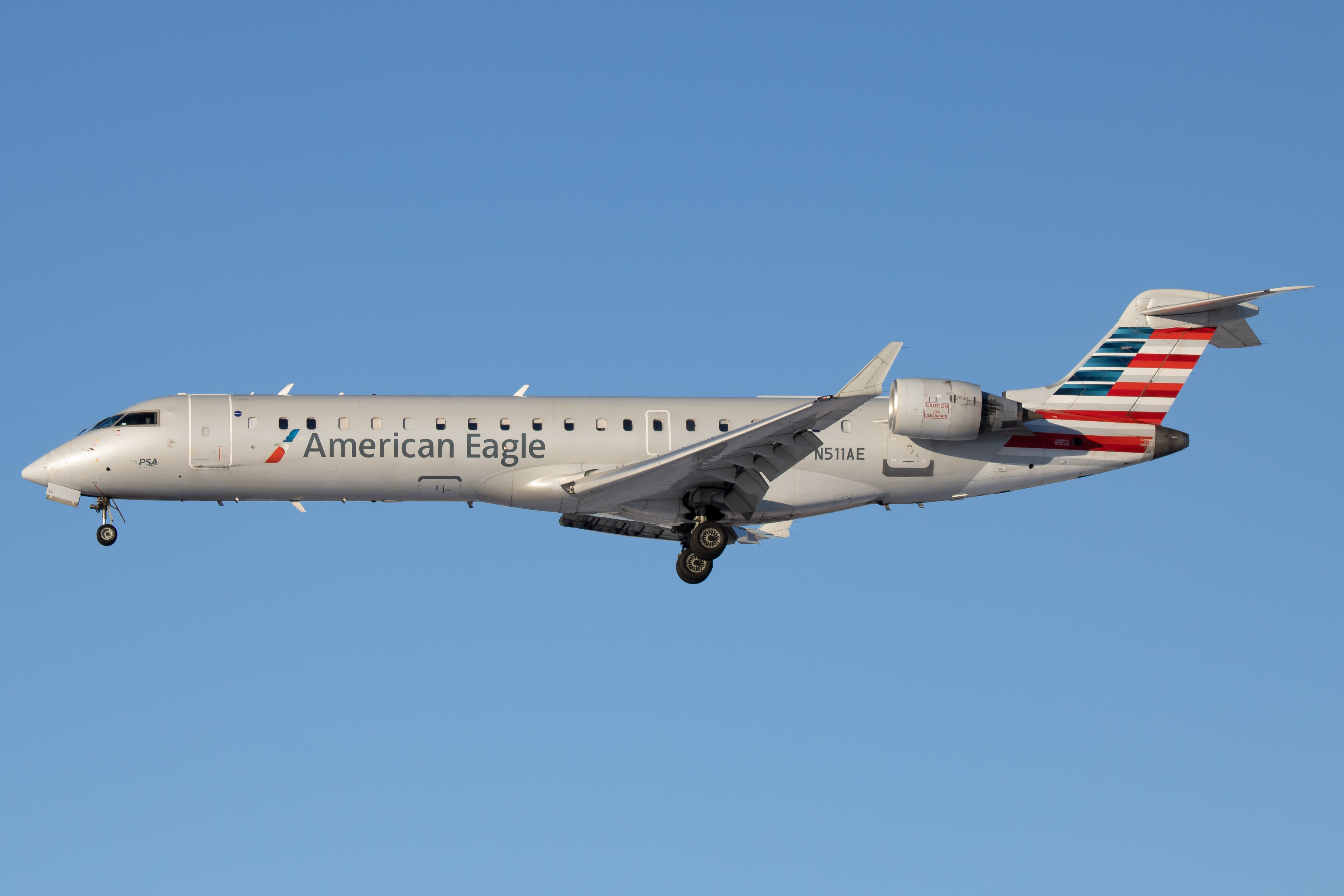 Full size: American Airlines Mitsubishi CRJ-700 N511AE at Cedar Rapids Eastern Iowa Airport