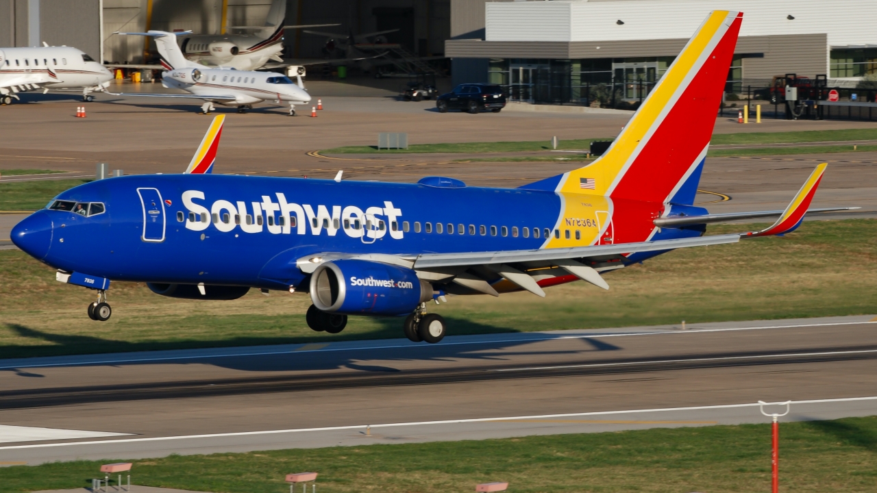 Full size: Southwest Airlines Boeing 737-700 N7836A at Dallas Love Field Airport