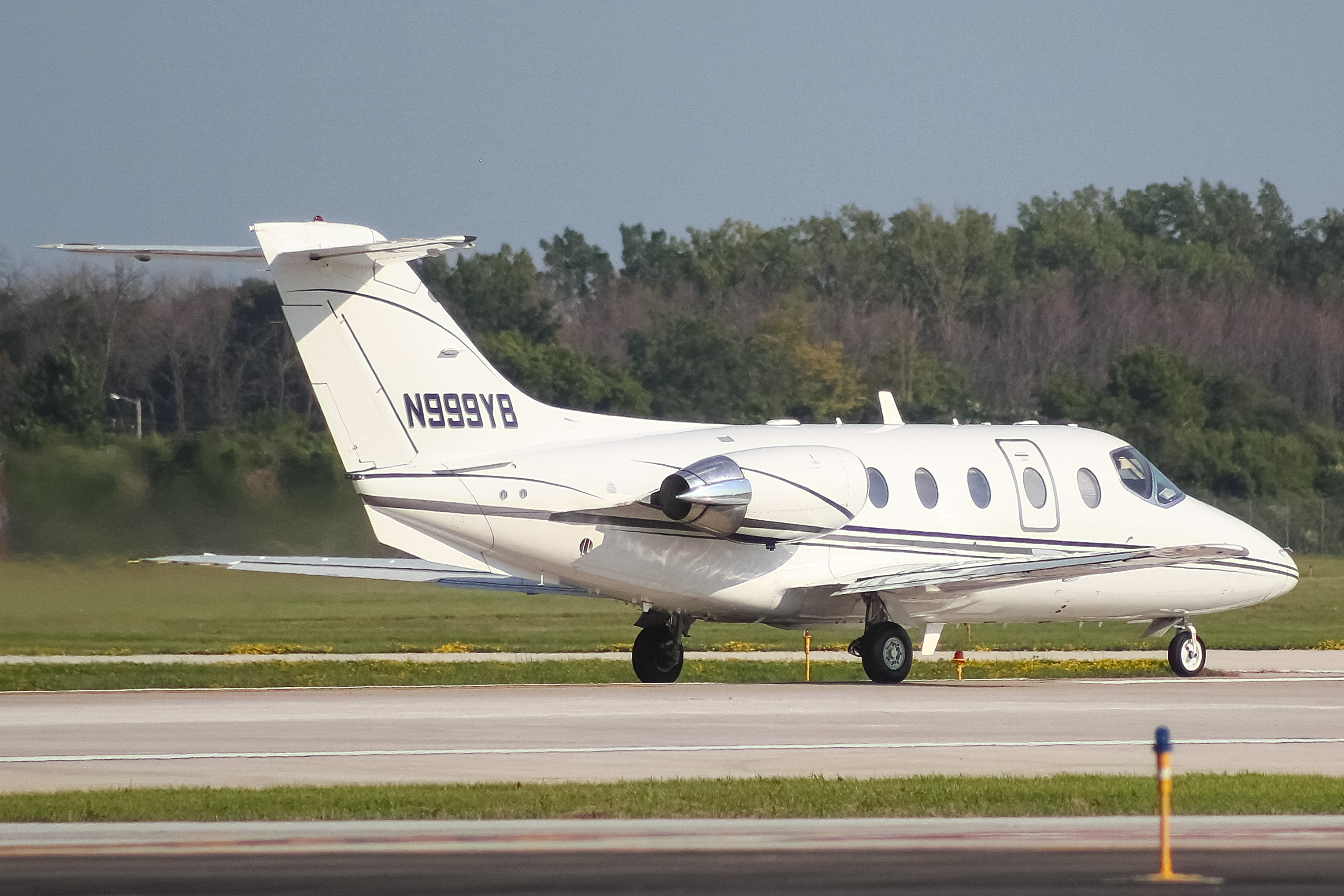 Full size: PRIVATE Beechcraft 400A Beechjet N999YB at General Mitchell International Airport