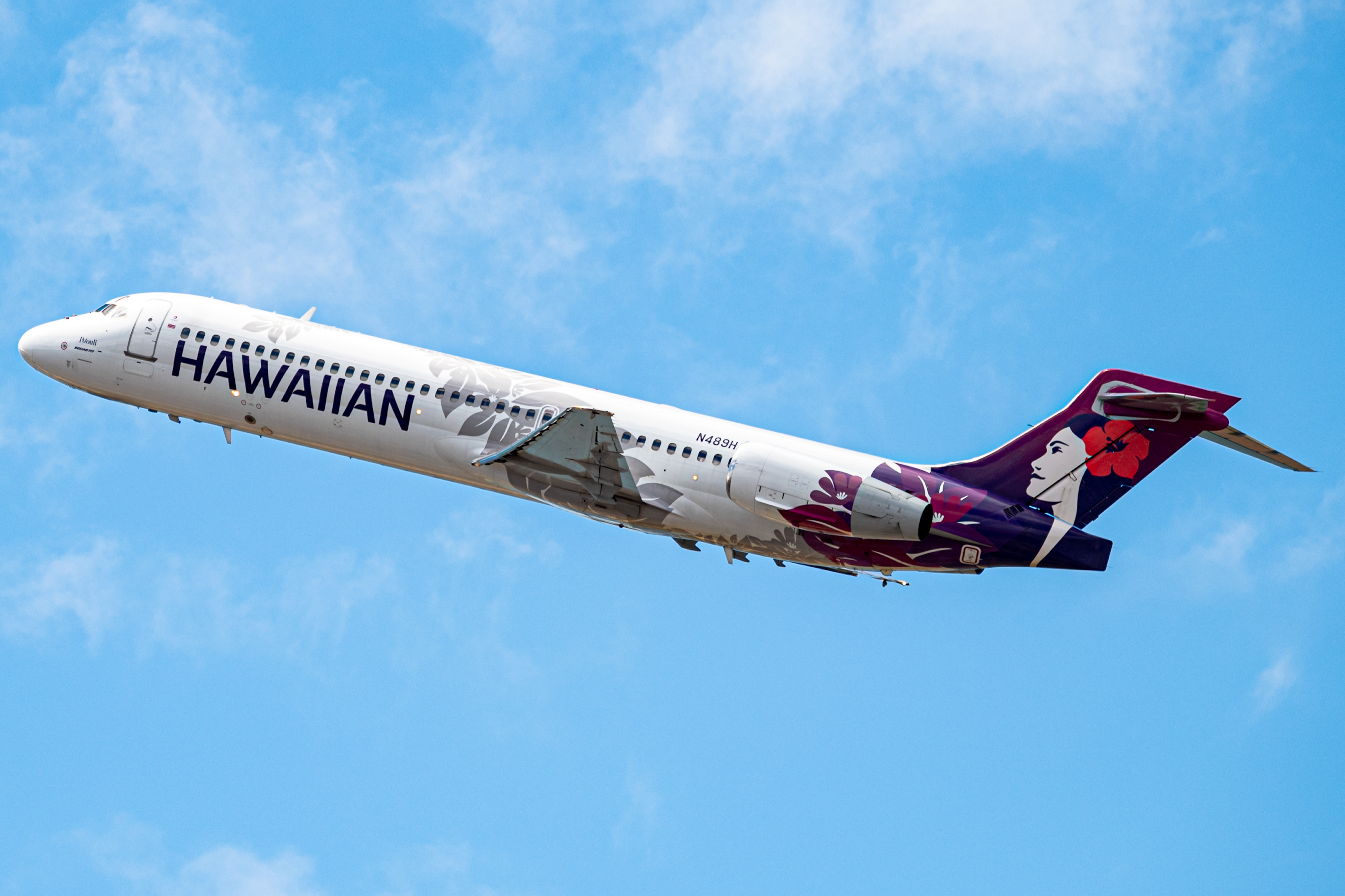Full size: Hawaiian Airlines Boeing 717-200 N489HA at Daniel K Inouye International Airport