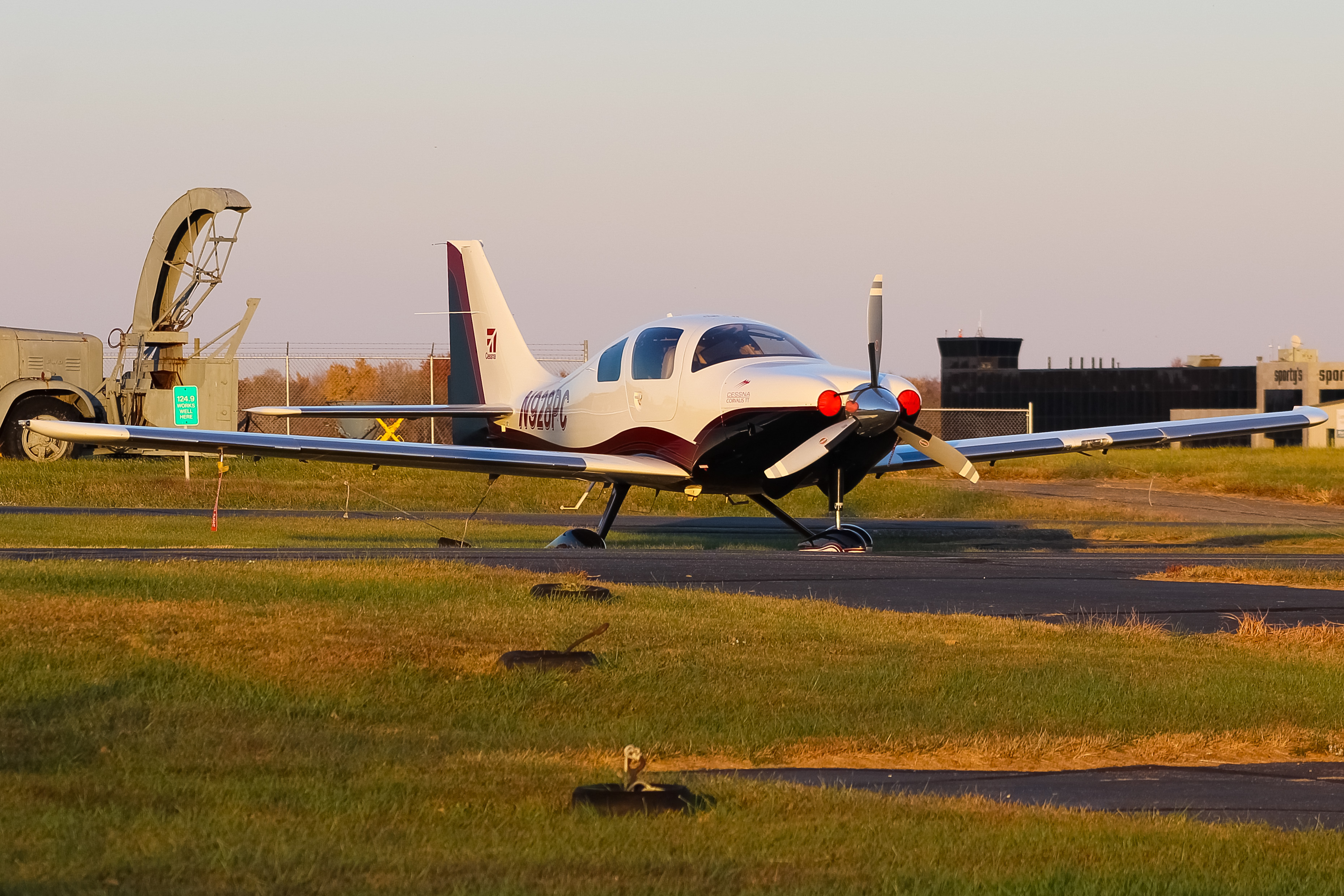Full size: PRIVATE  Cessna LC-41-550FG N928PC at Clermont County Airport