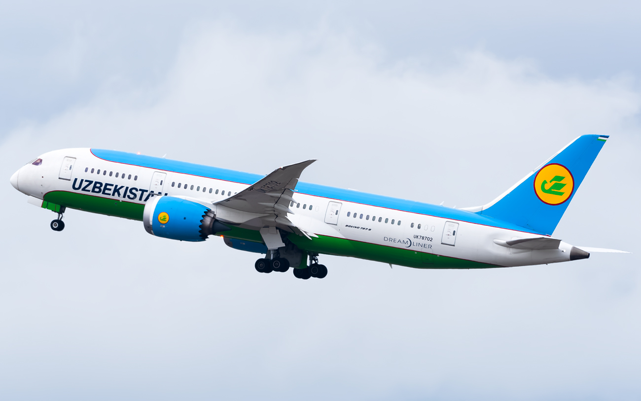 Full size: Uzbekistan Airways Boeing 787-8 UK78702 at Seoul-Incheon International Airport