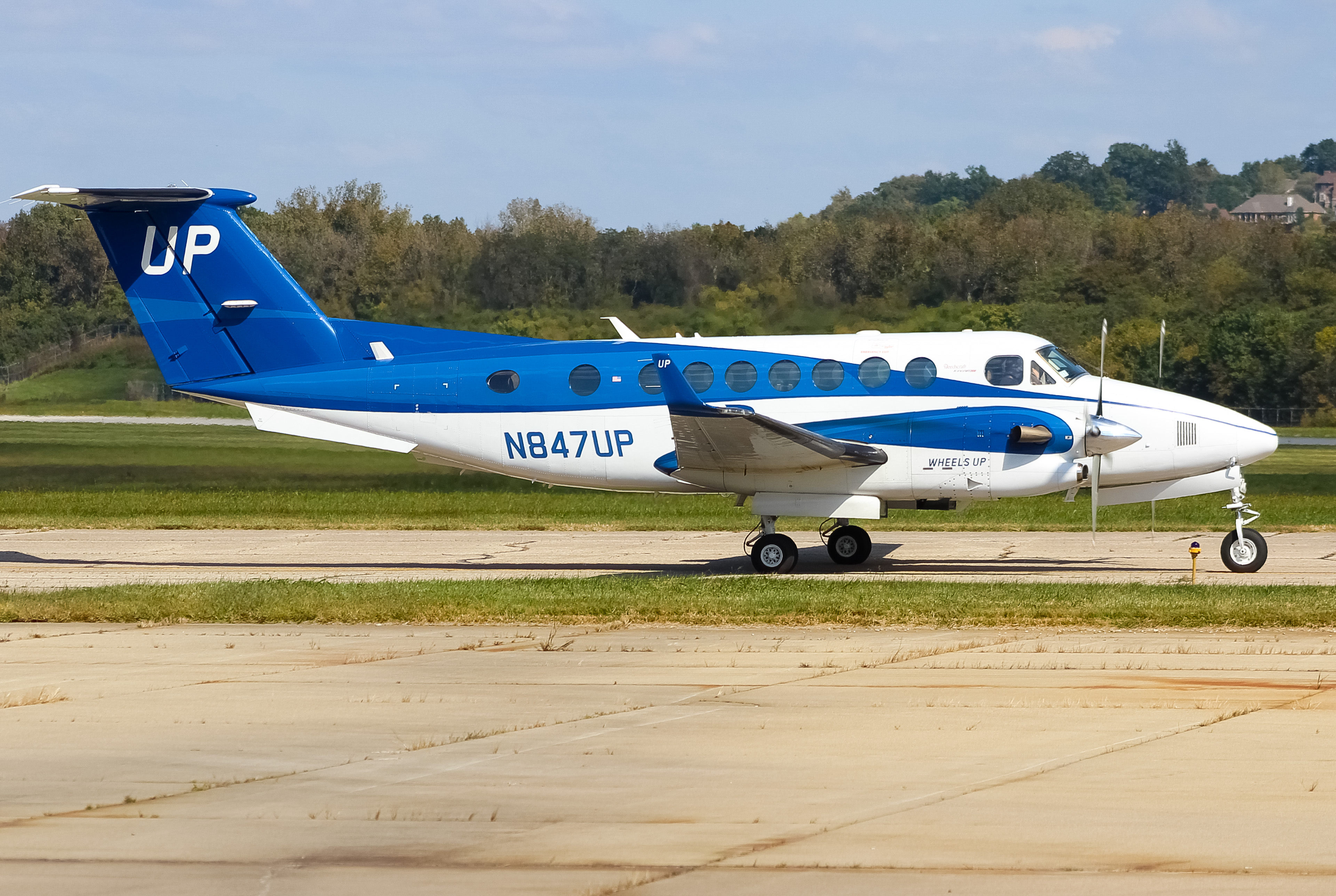 Full size: Wheels Up Beechcraft King Air 350 N847UP at Cincinnati Municipal Airport/Lunken Field