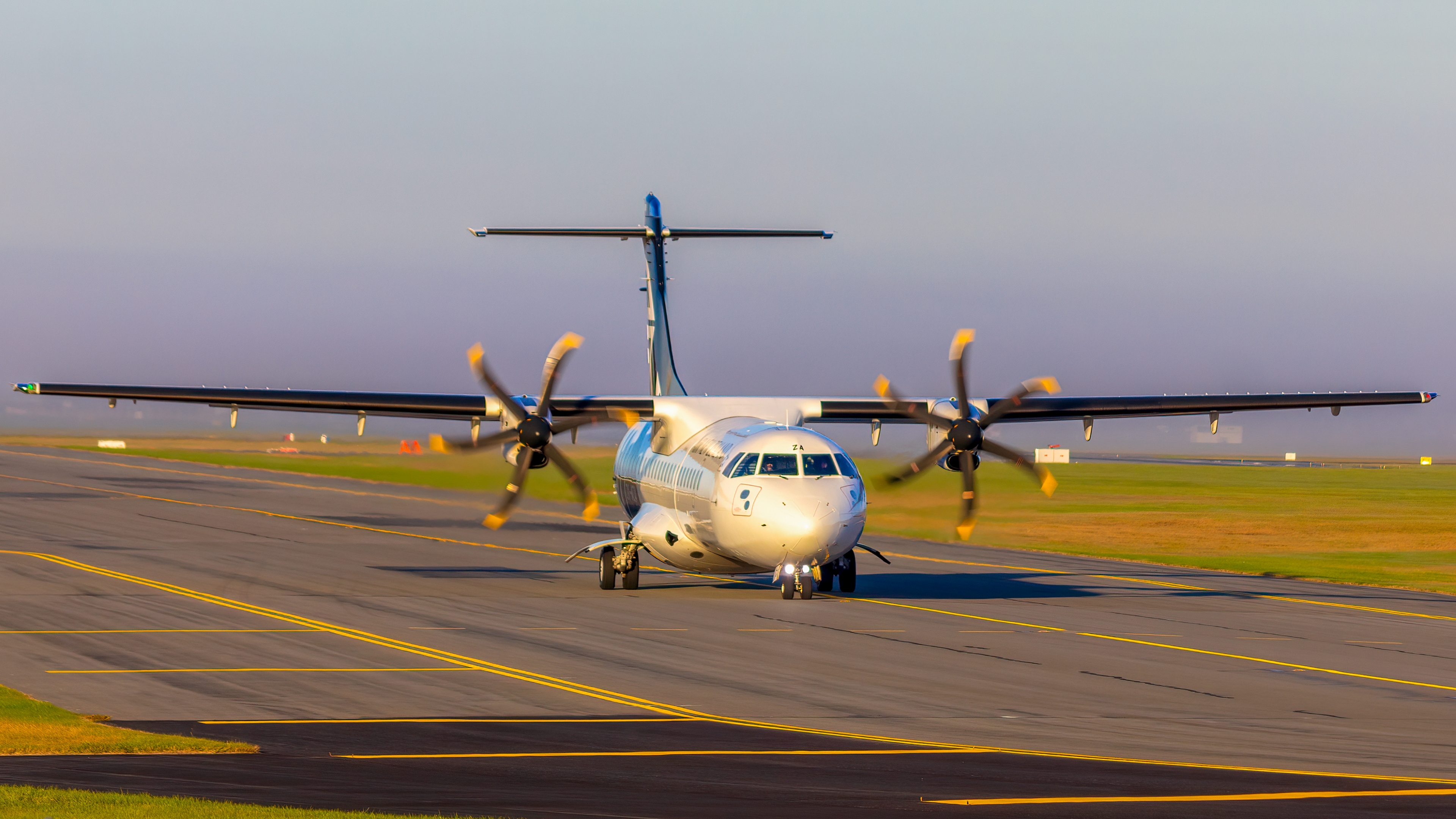 Full size: Air New Zealand ATR 72-600 ZK-MZA at Christchurch International Airport