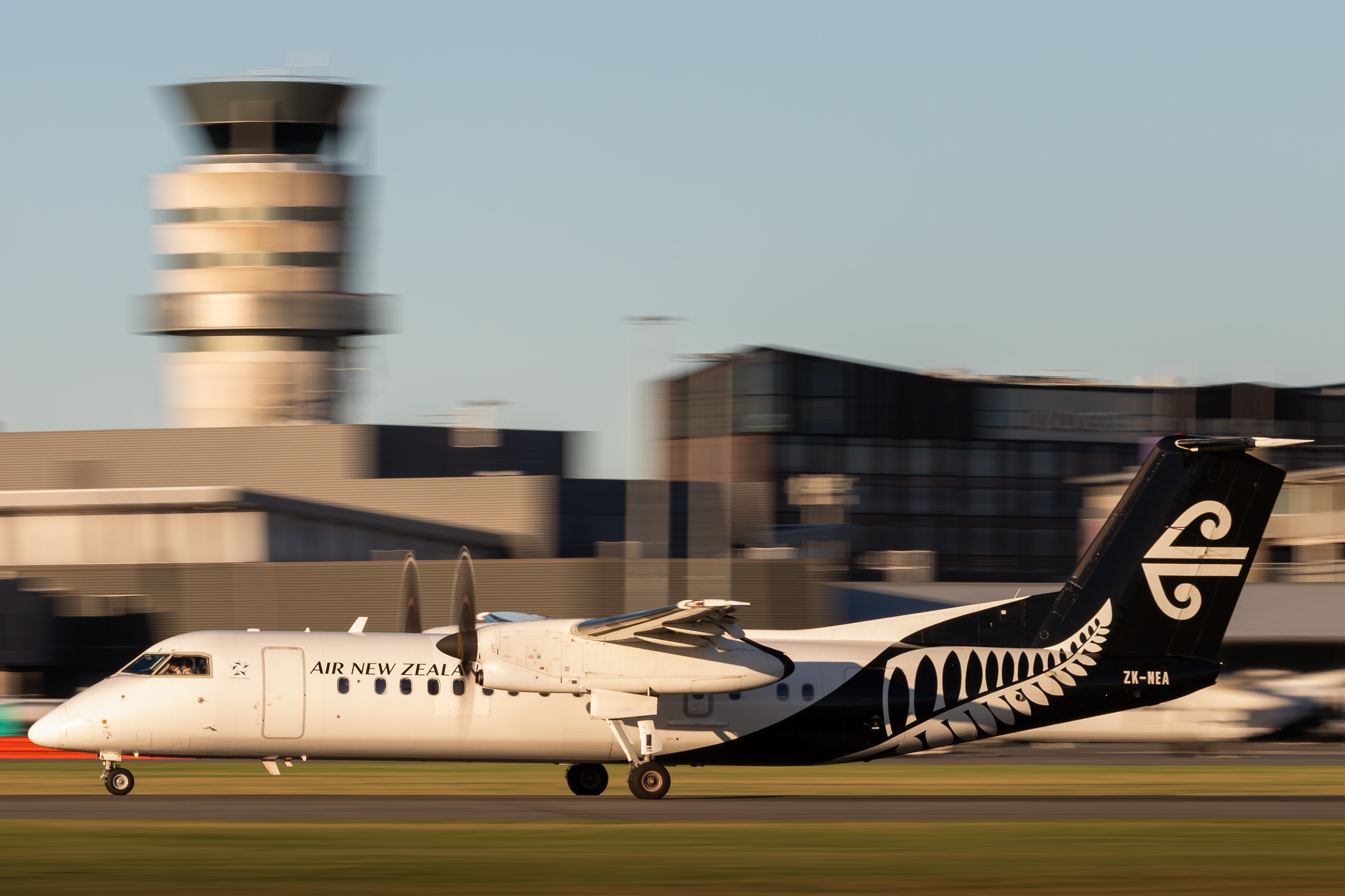 Full size: Air New Zealand De Havilland Dash-8 q300 ZK-NEA at Christchurch International Airport