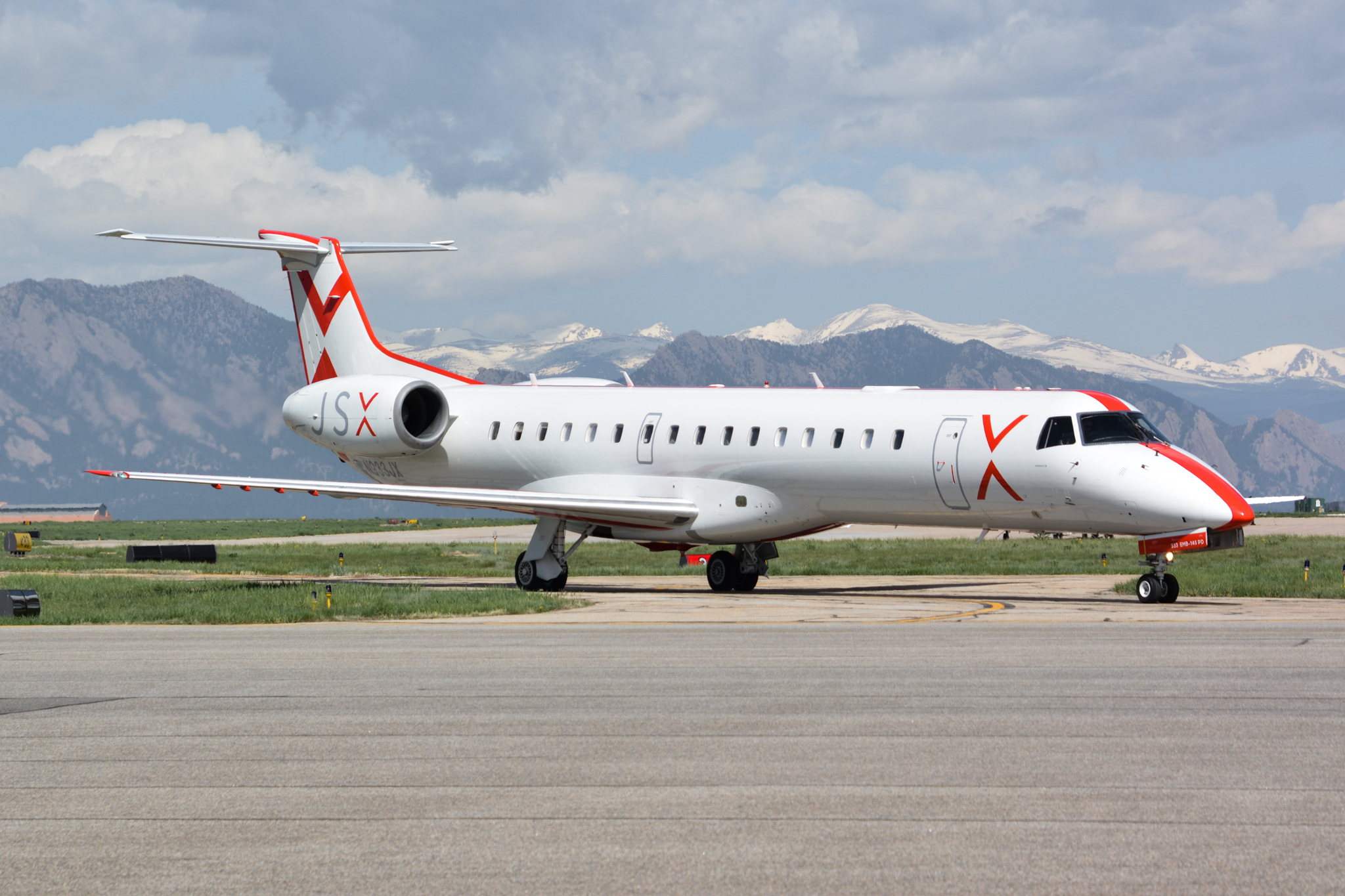 Full size: JSX Embraer ERJ145 N933JX at Rocky Mountain Metro Airport