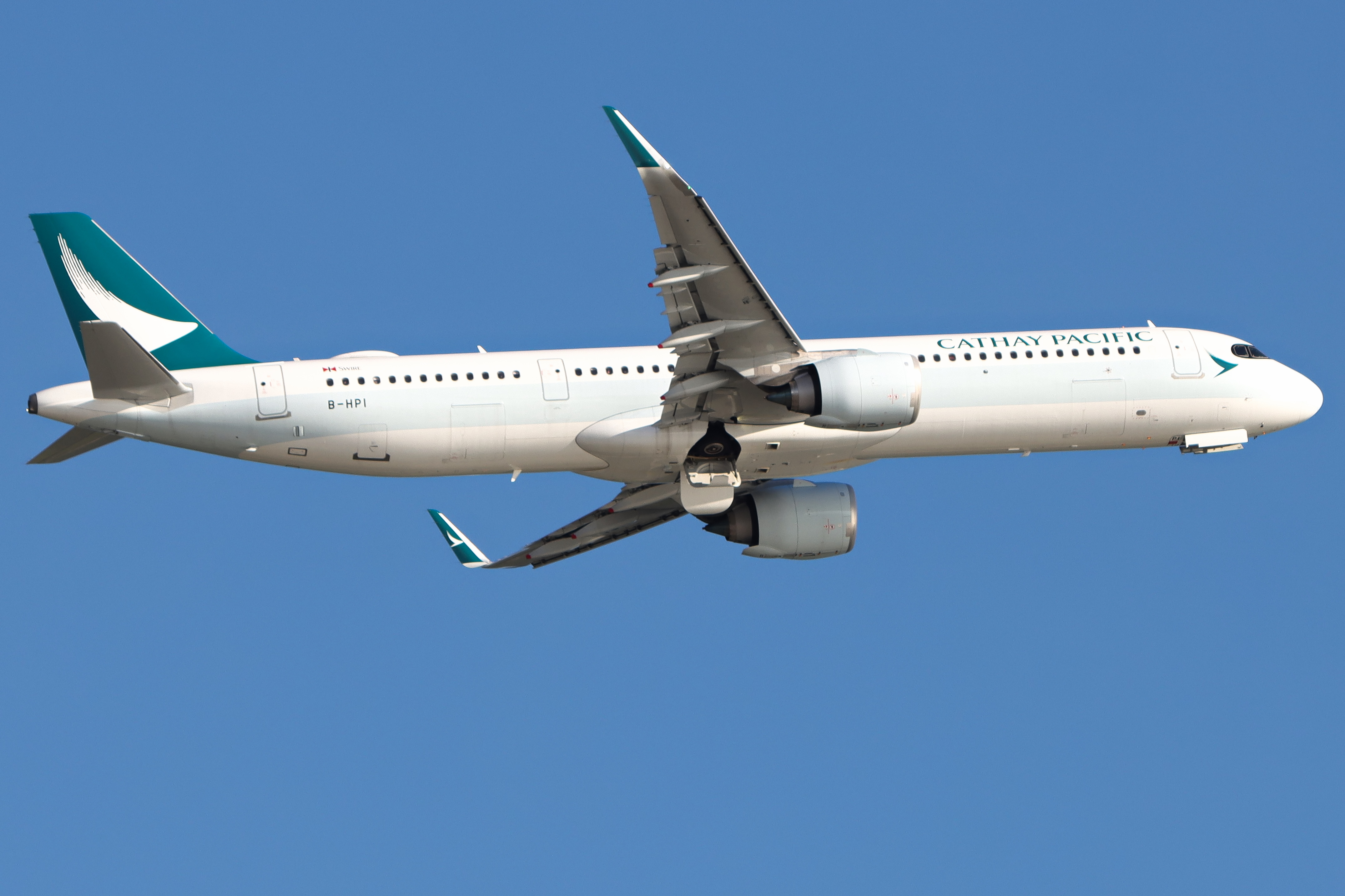 Full size: Cathay Pacific Airbus A321NEO B-HPI at Hong Kong International Airport