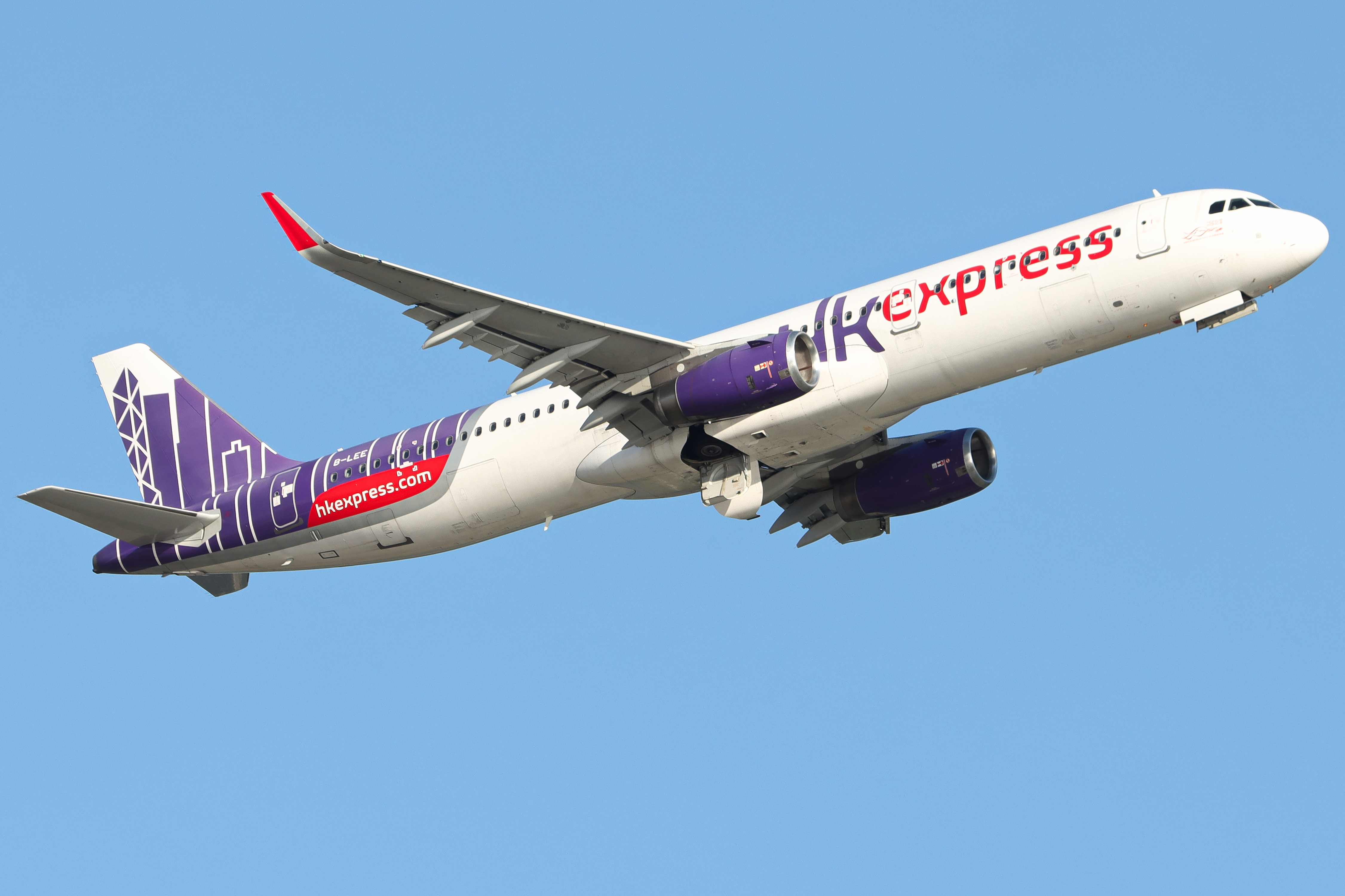 Full size: Hong Kong Express Airbus A321-200 B-LEE at Hong Kong International Airport