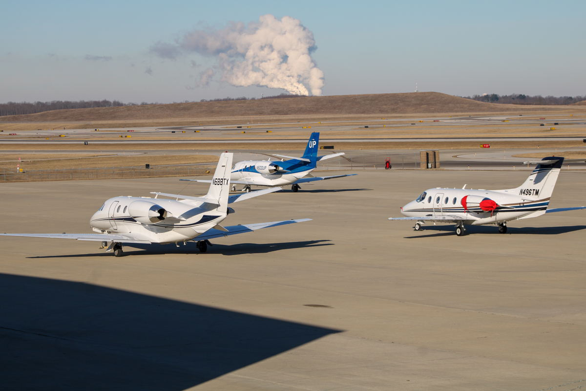 Full size: PRIVATE Hawker Beechcraft 400XP N496TM at Cincinnati/Northern Kentucky International Airport