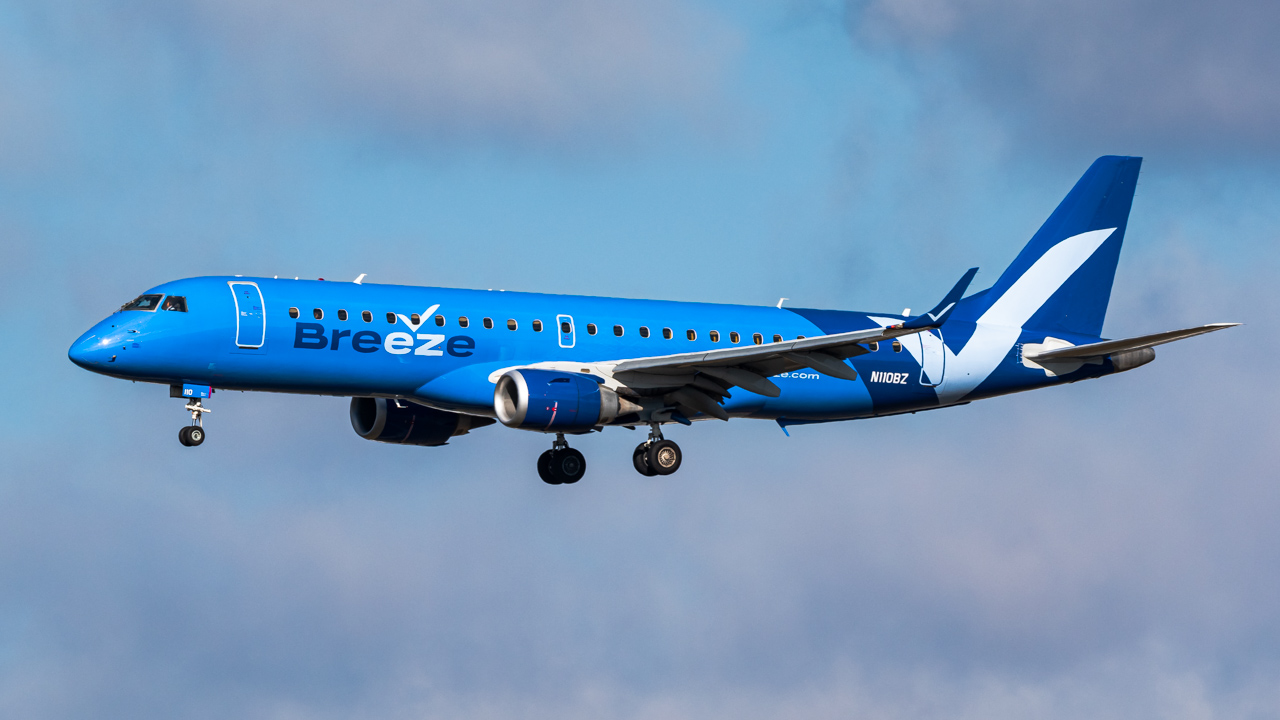Full size: Breeze Airways Embraer E190 N110BZ at Hartsfield-Jackson Atlanta International Airport