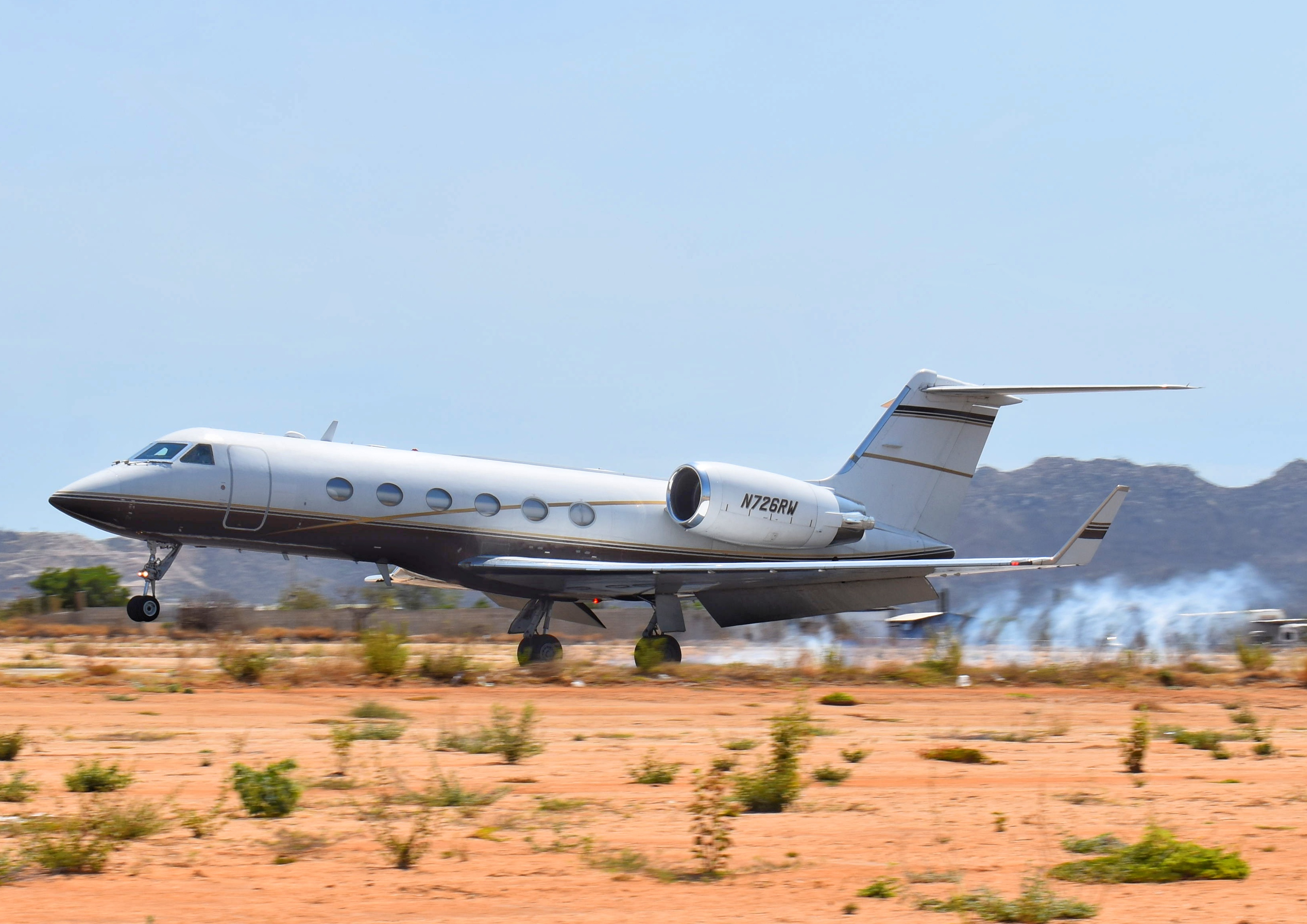 Full size: PRIVATE Gulfstream IV N726RW at Aeropuerto de Cabo San Lucas Internacional