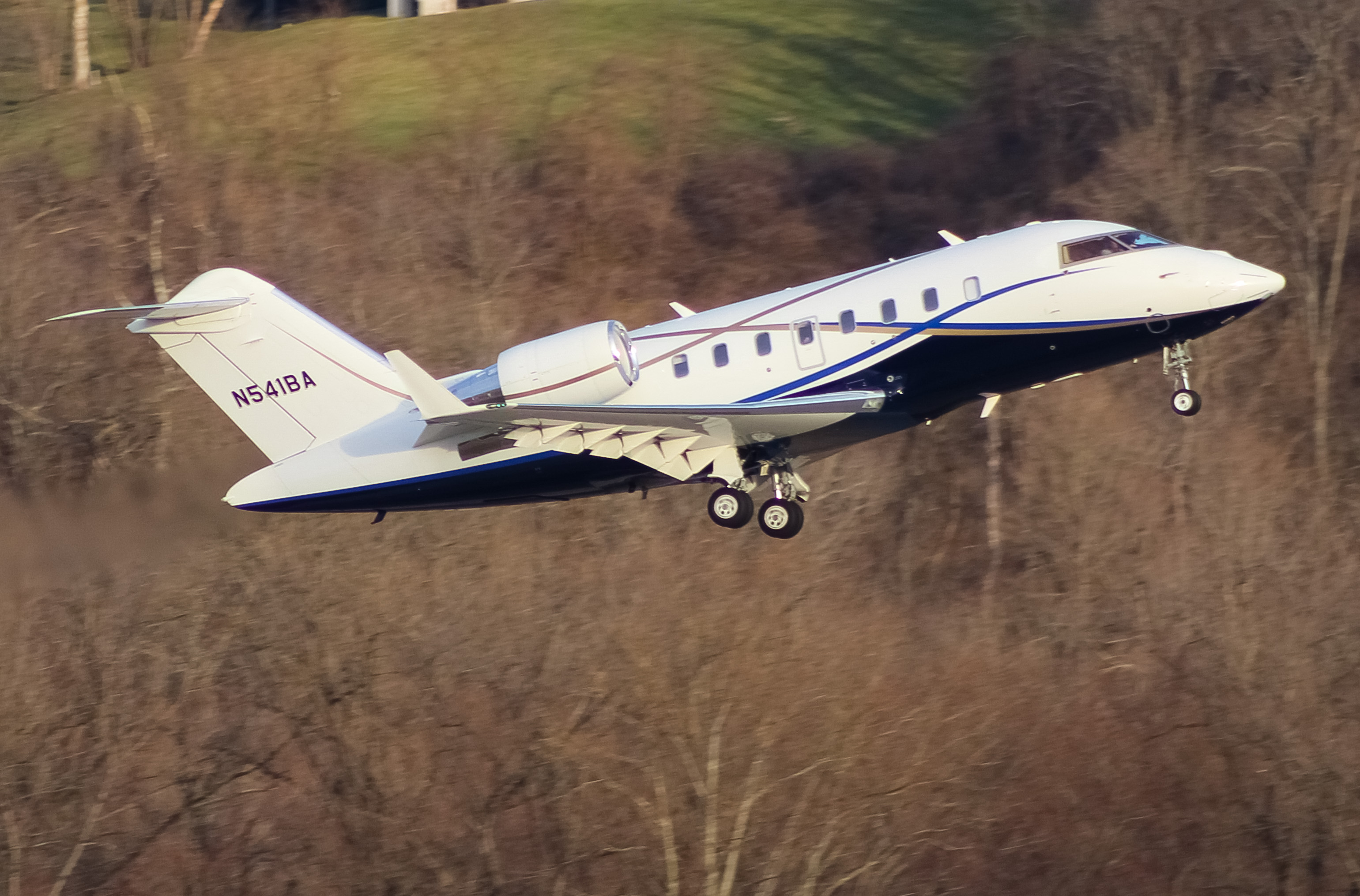 Full size: Private Bombardier Challenger 650 N541BA  at Cincinnati Municipal Airport/Lunken Field