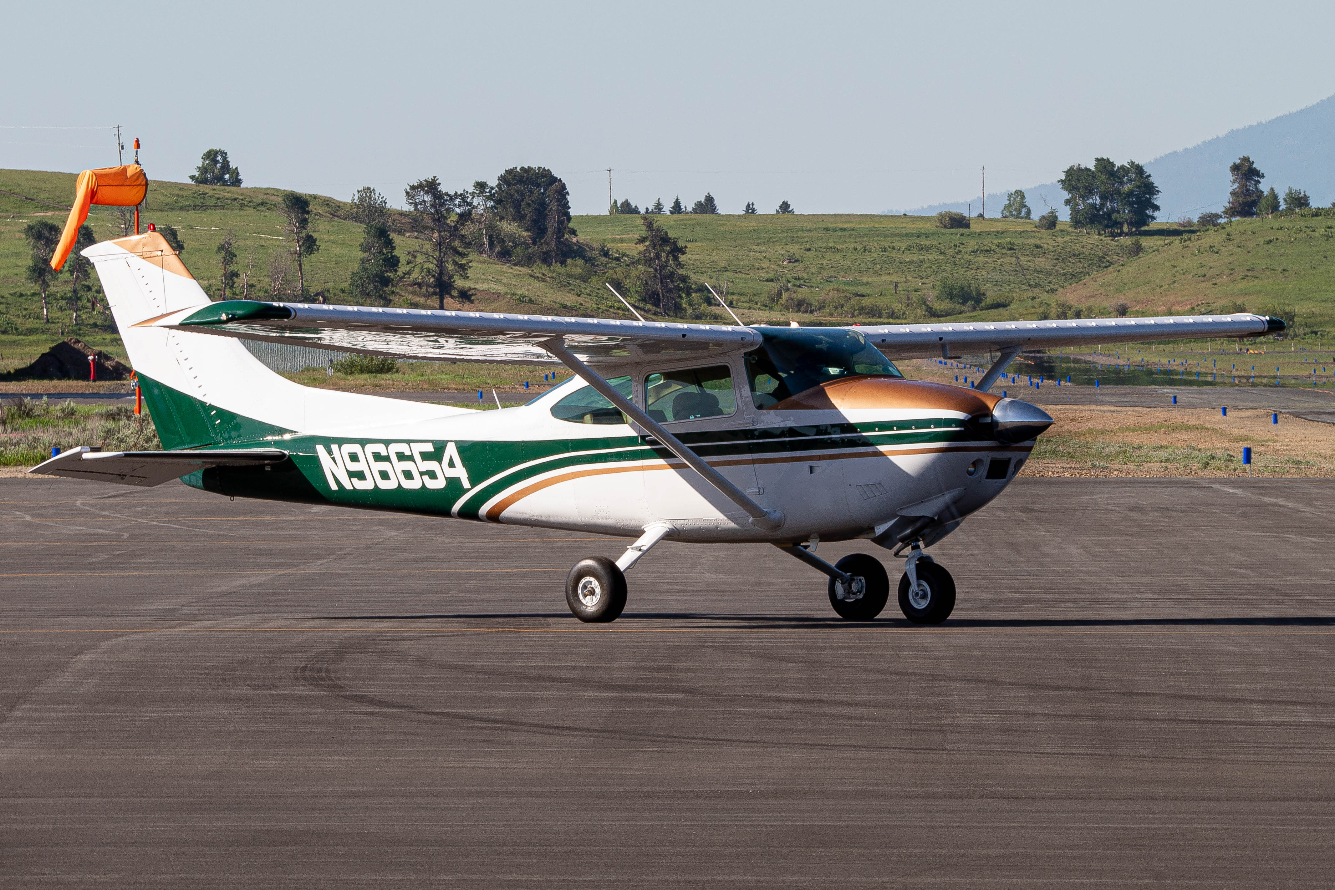 Full size: PRIVATE Cessna 182  N96654 at Mc Call Municipal Airport