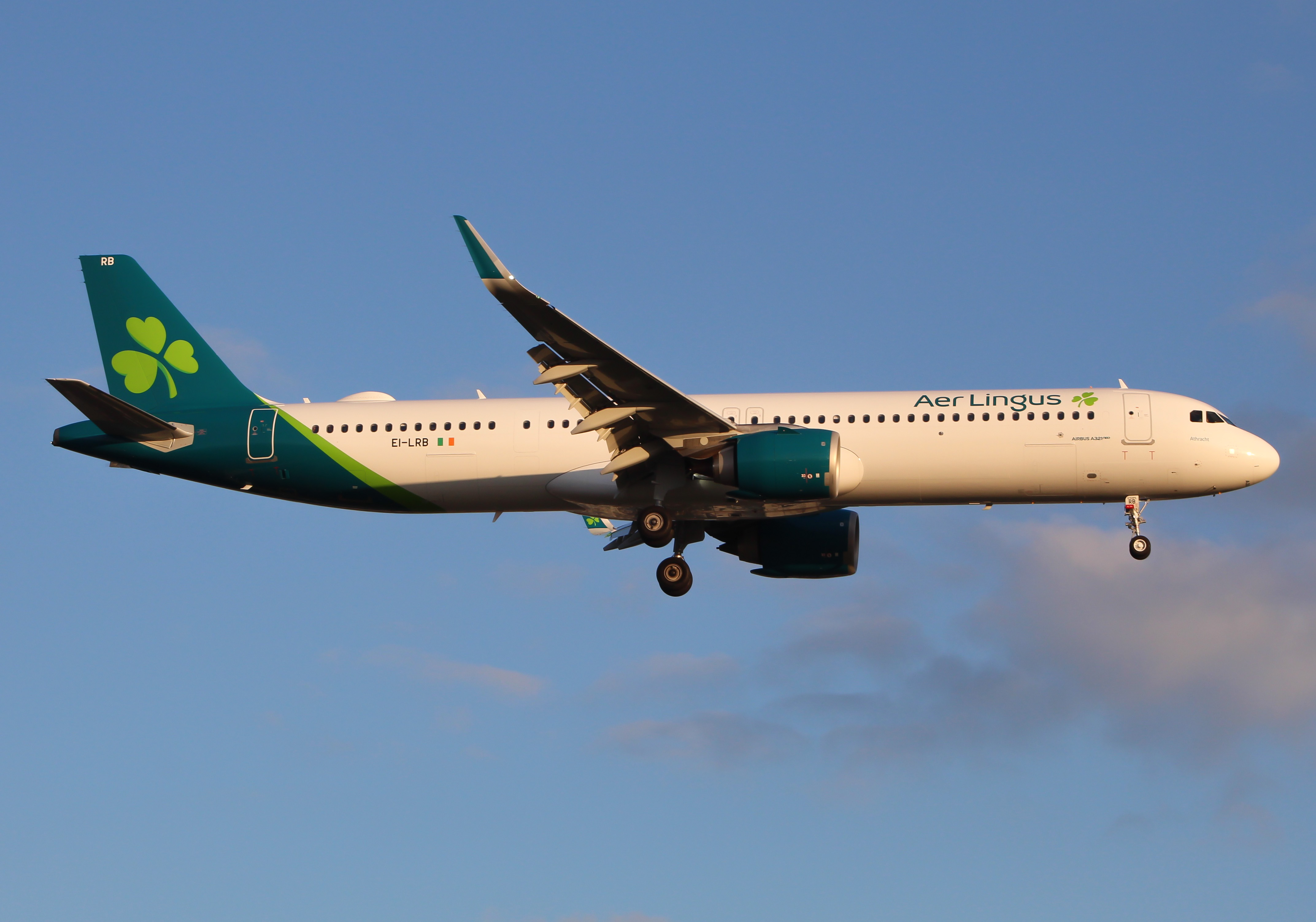 Full size: Aer Lingus Airbus A321NEO EI-LRB at Newark Liberty International Airport