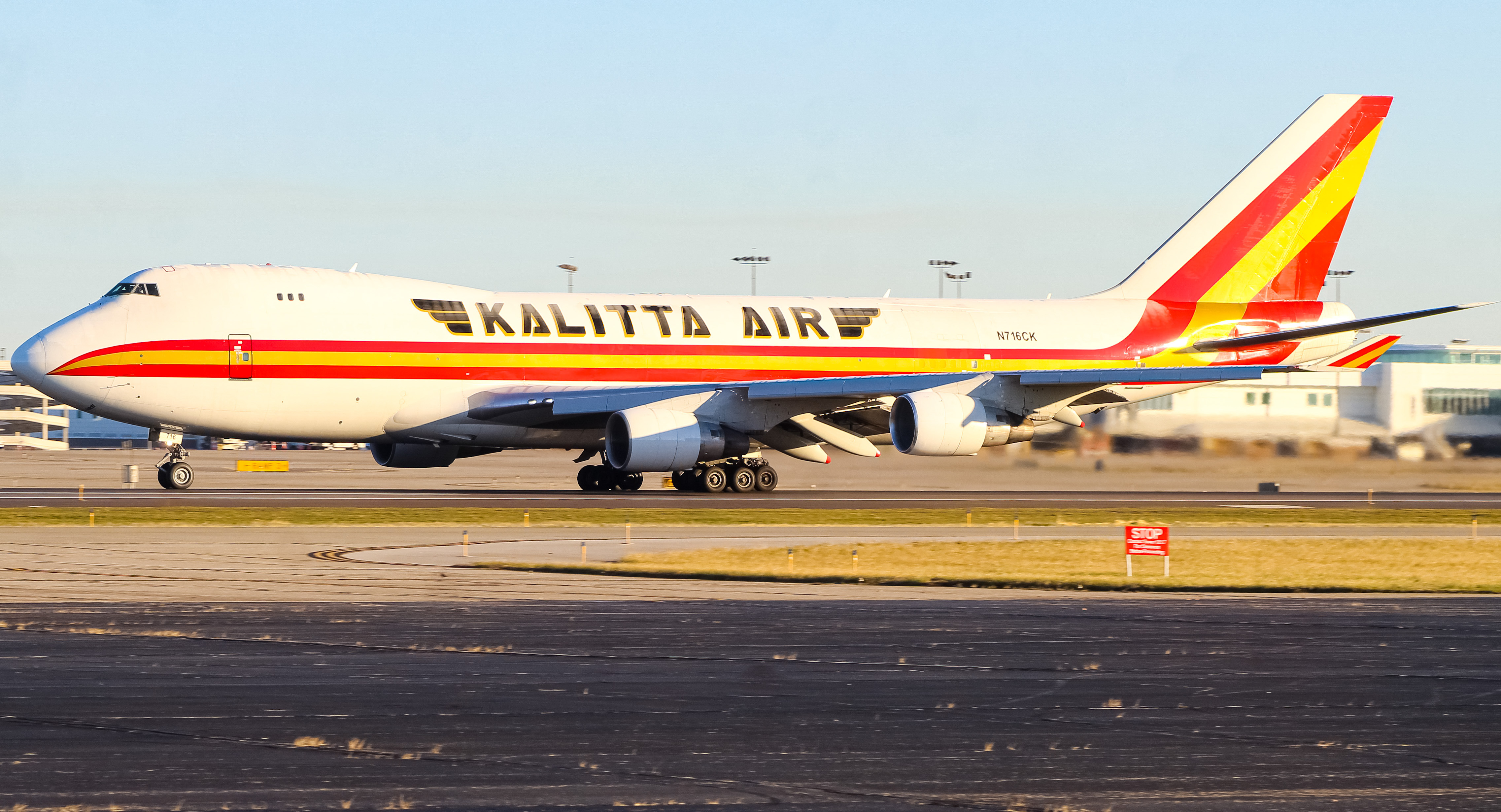 Full size: Kalitta Air B744 N716CK at Cincinnati/Northern Kentucky International Airport