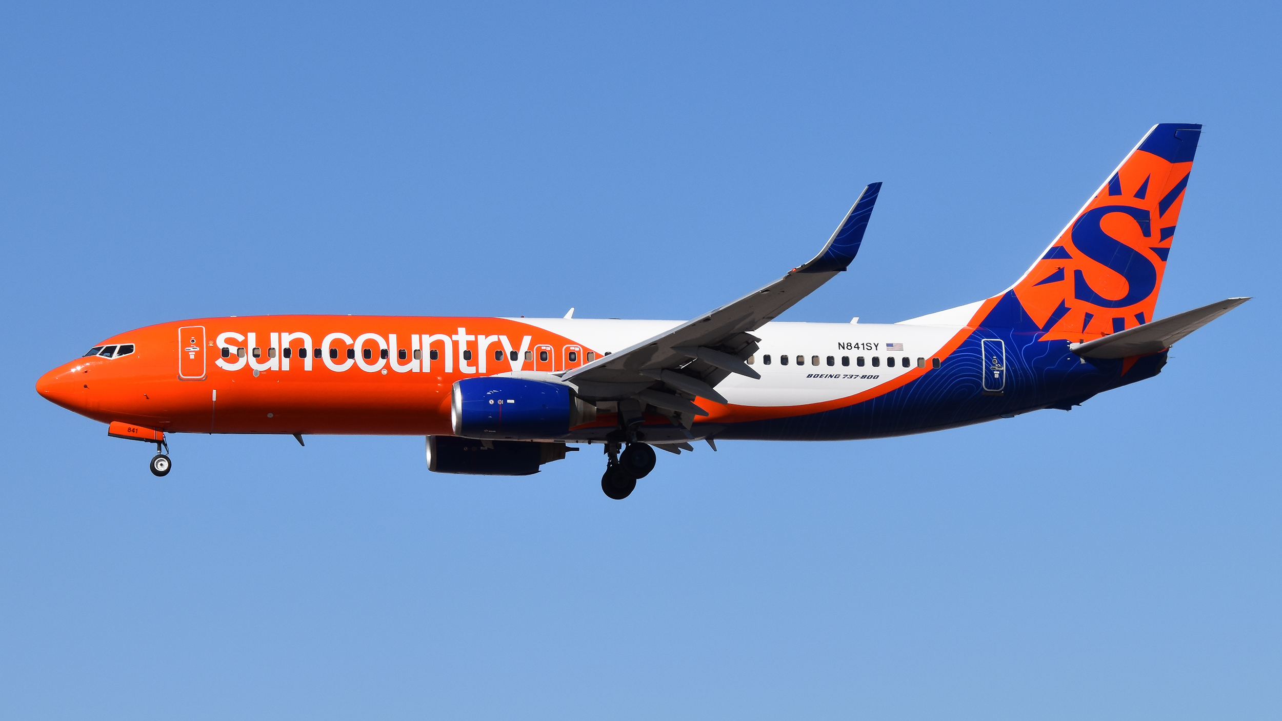Full size: Sun Country Airlines Boeing 737-800 N841SY at Harry Reid International Airport