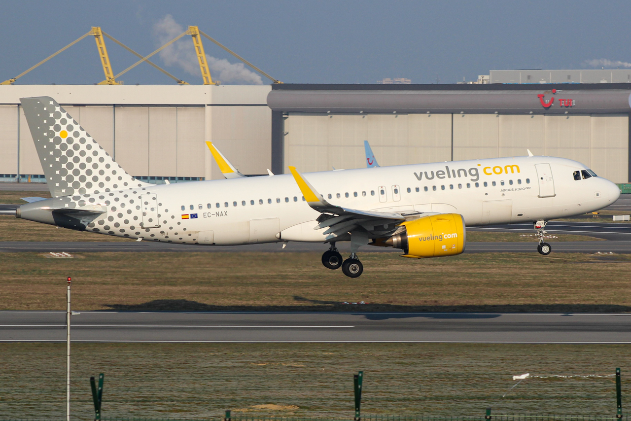 Full size: Vueling Airbus A320NEO EC-NAX at Brussels Airport