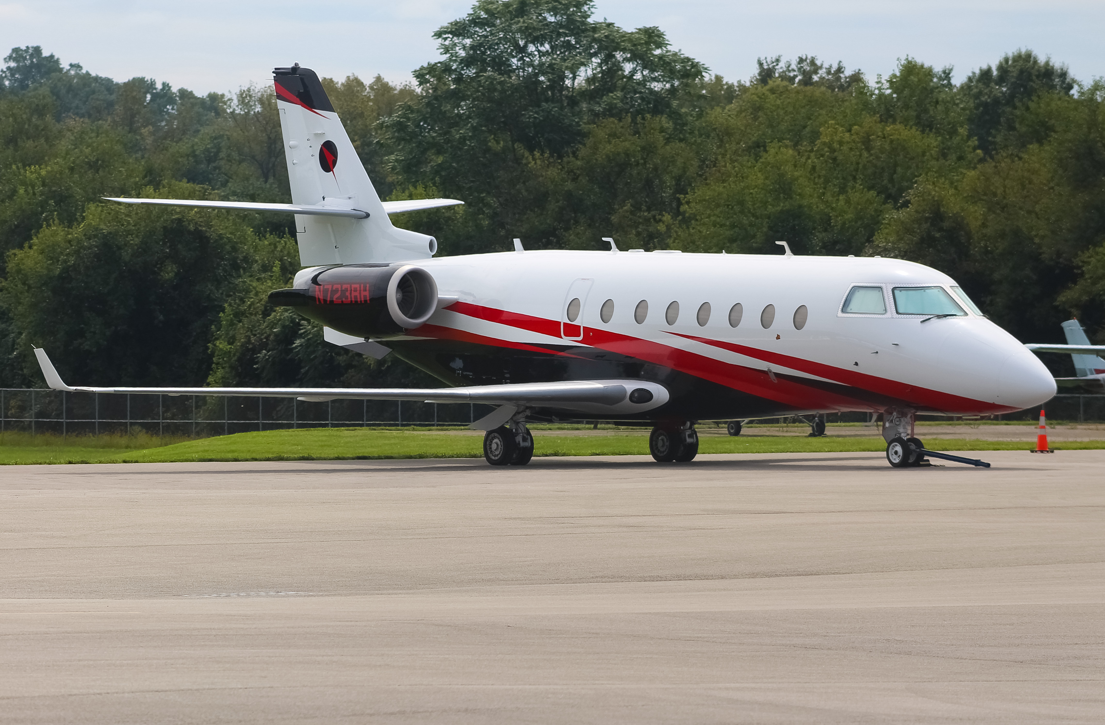 Full size: PRIVATE  Gulfstream G200 N723RH at Cincinnati Municipal Airport/Lunken Field