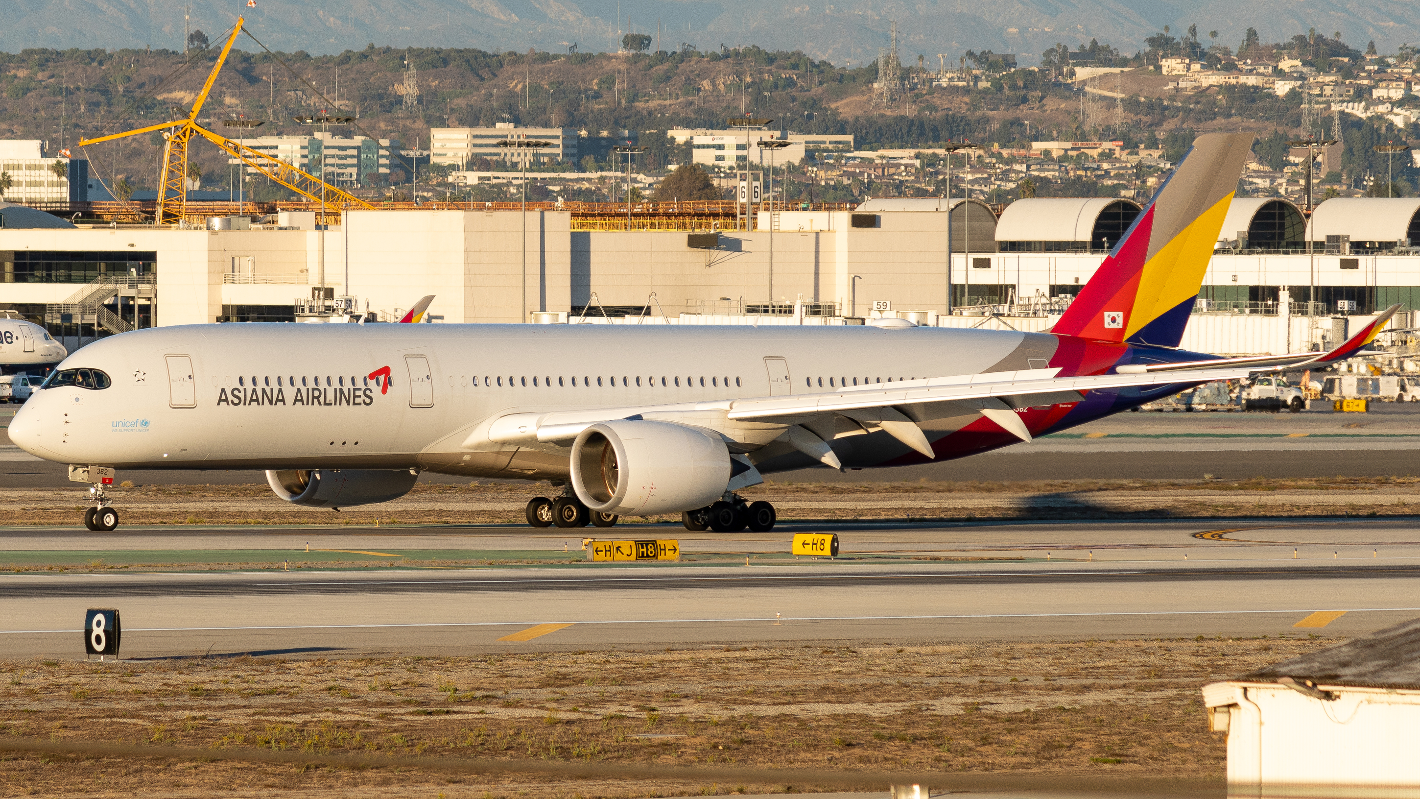 Full size: Asiana Airlines Airbus A350-900 HL8362 at Los Angeles International Airport