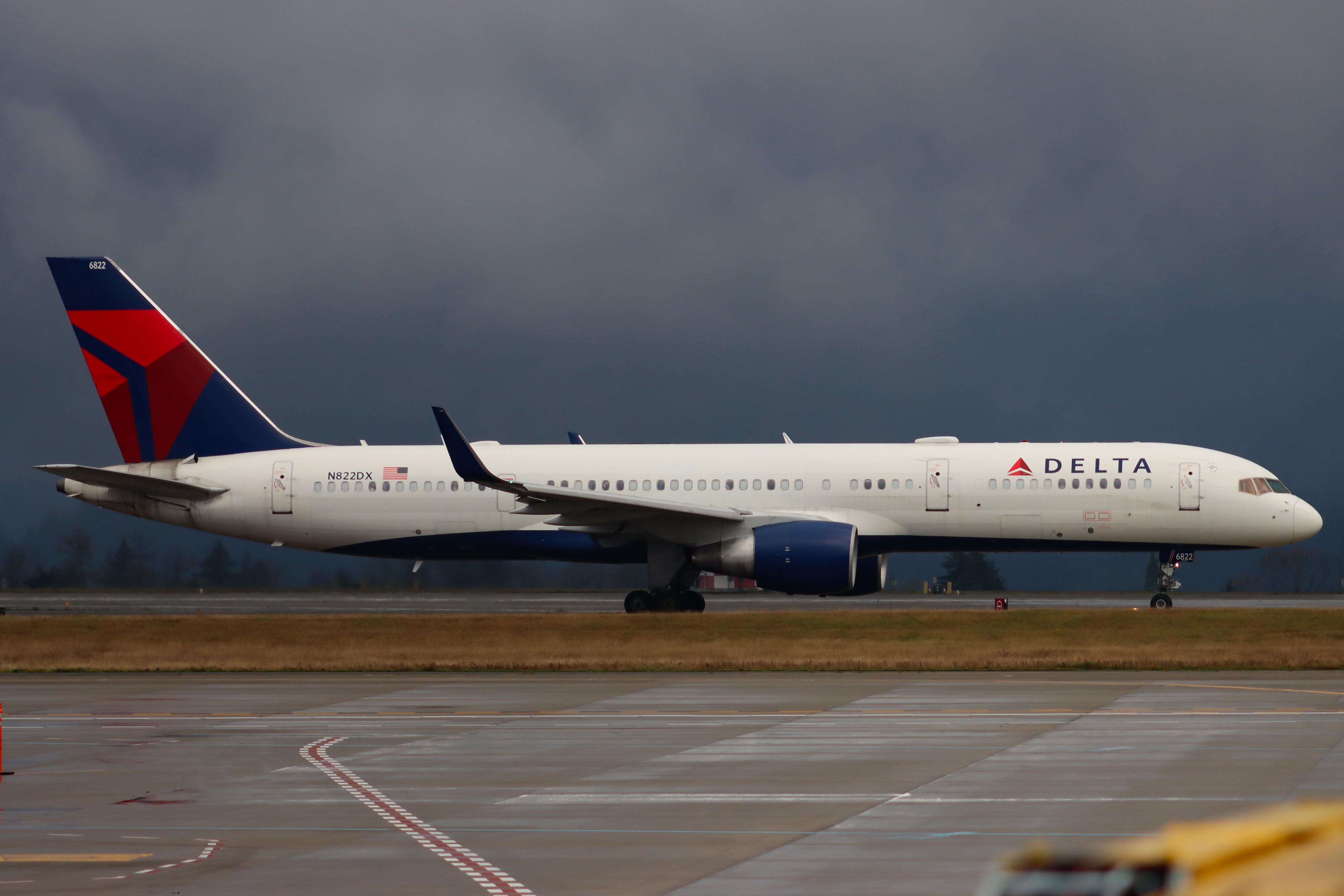 Full size: Delta Airlines Boeing 757-200 N822DX at Seattle-Tacoma International Airport
