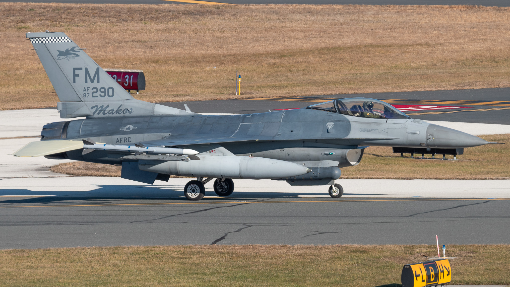 Full size: USAF - United States Air Force General Dynamics F-16 Fighting Falcon 87-0290 at Atlantic City International Airport
