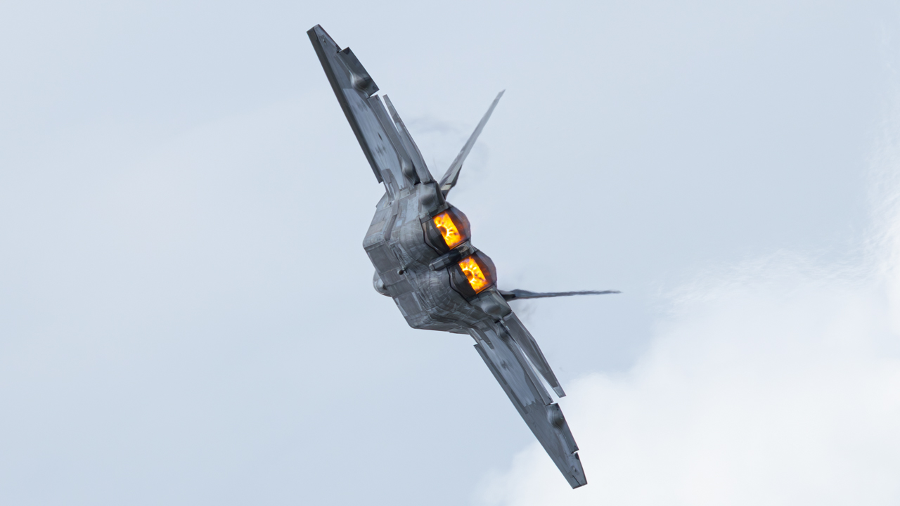 Full size: USAF - United States Air Force Lockheed Martin F-22A Raptor 08-4160 at James M Cox Dayton International Airport