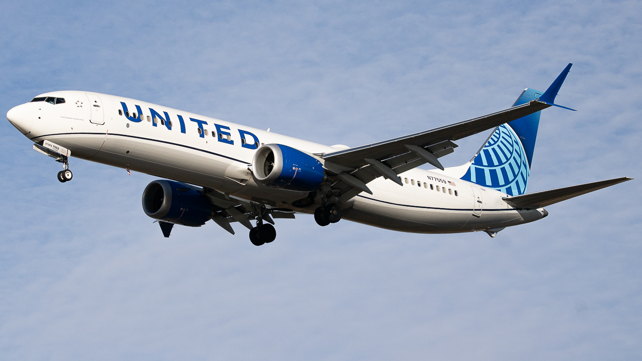 Full size: United Airlines Boeing 737 MAX 9 N77559 at General Edward Lawrence Logan International Airport