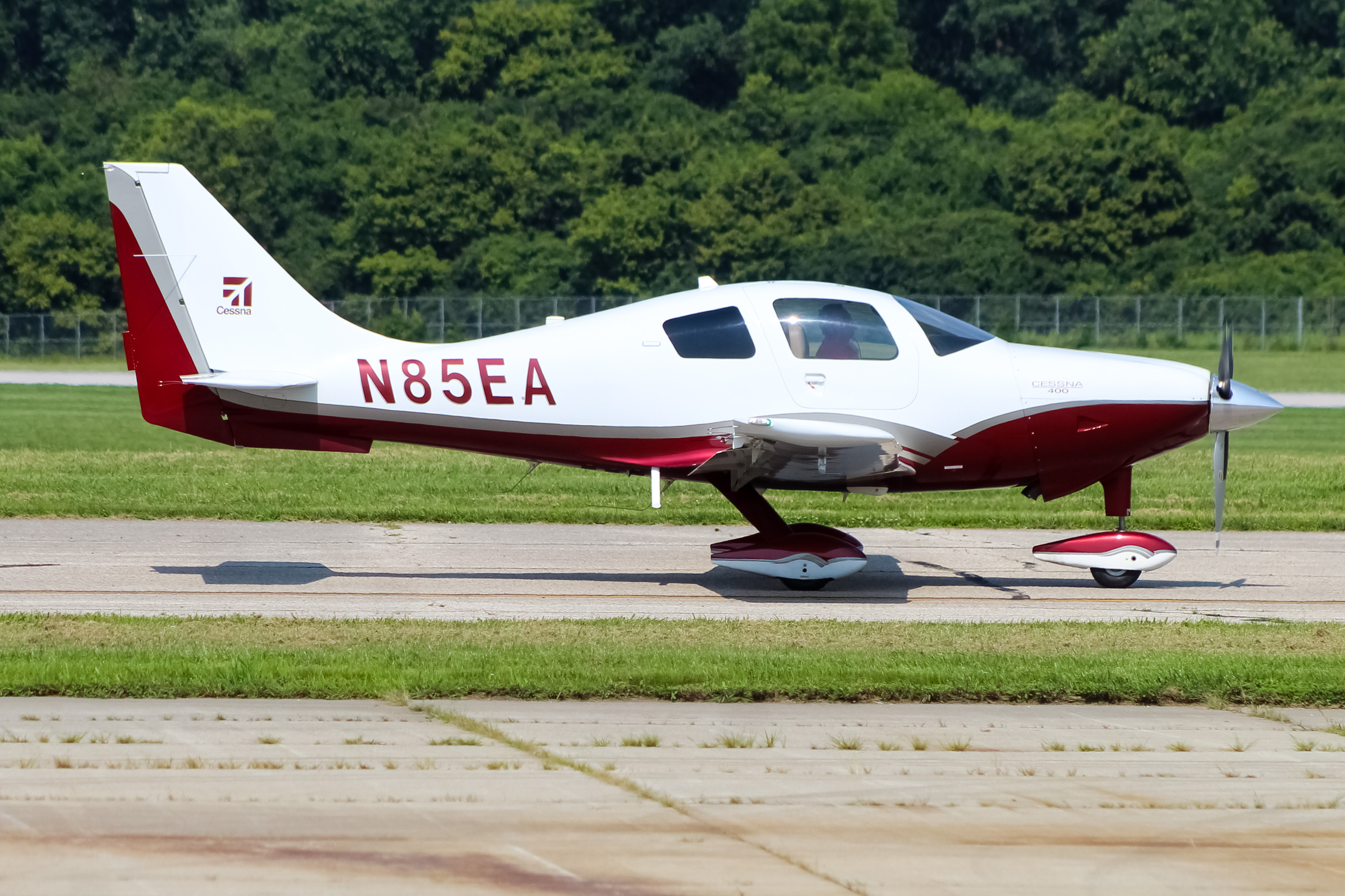 Full size: PRIVATE  Cessna 400 N85EA at Cincinnati Municipal Airport/Lunken Field
